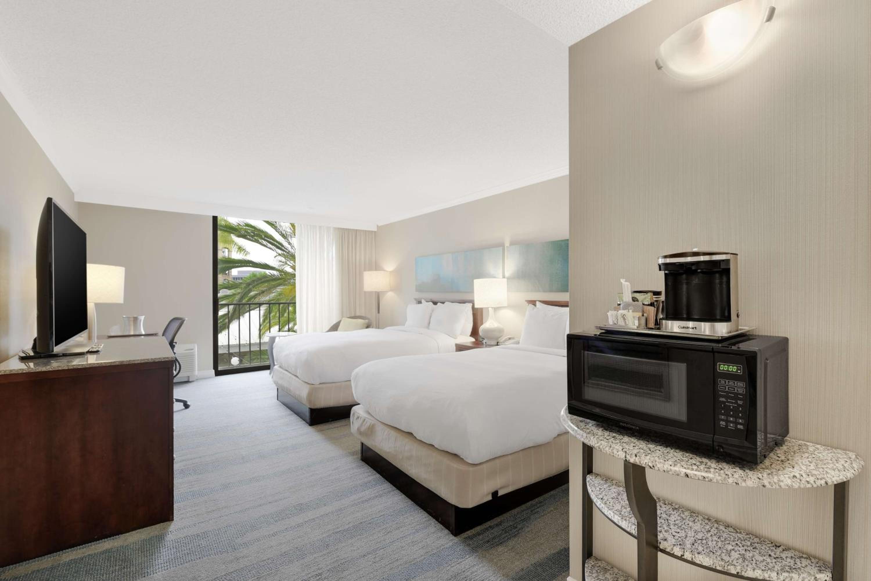 Premium Room with Two Double Beds - Photo 4