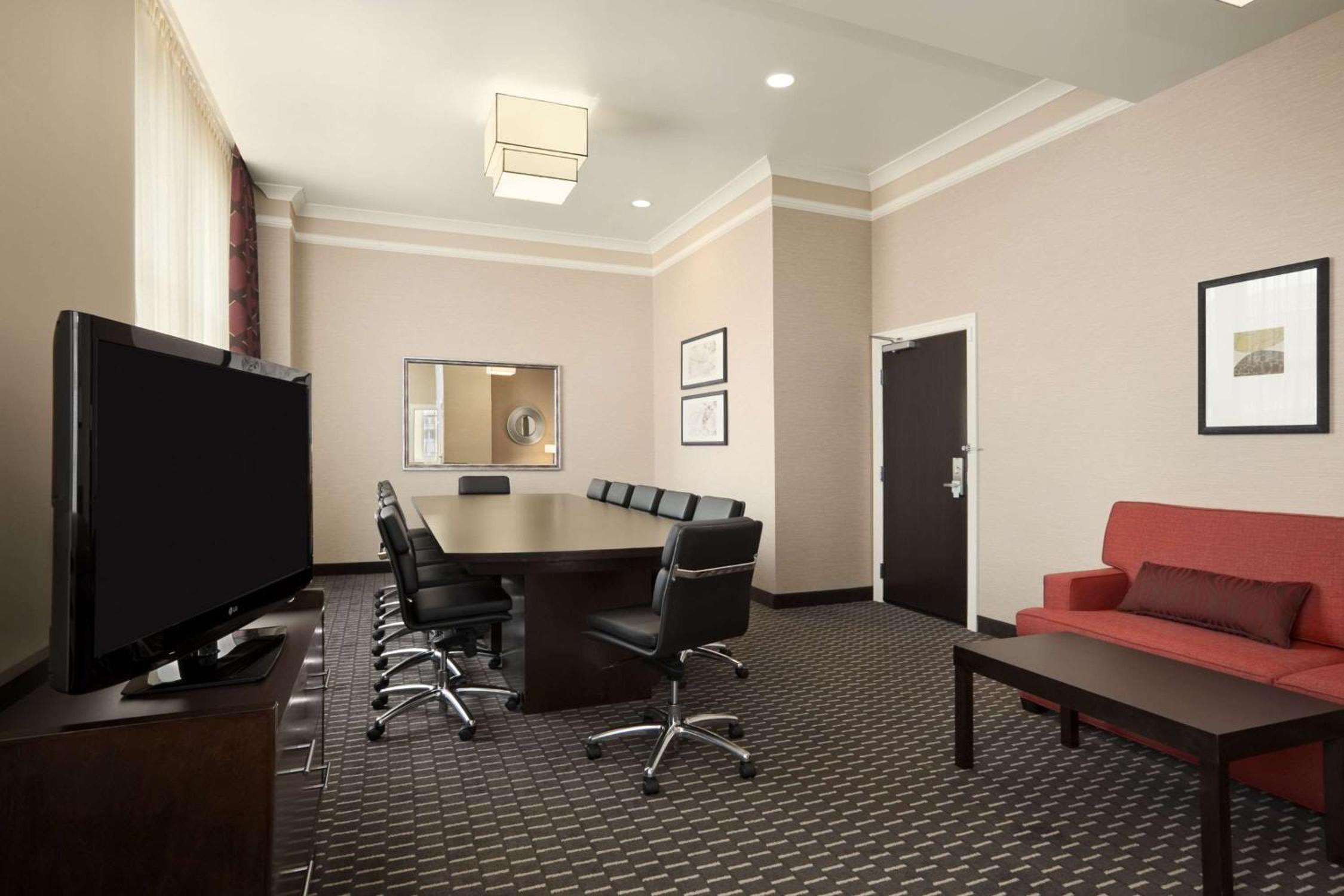 Non-Smoking King Executive Conference Room - Photo 2