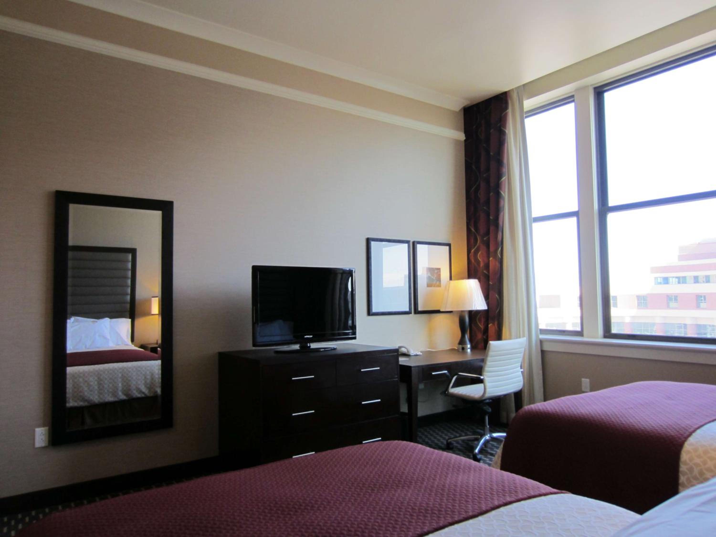 Suite with Two Queen Beds - Non-Smoking - Photo 10