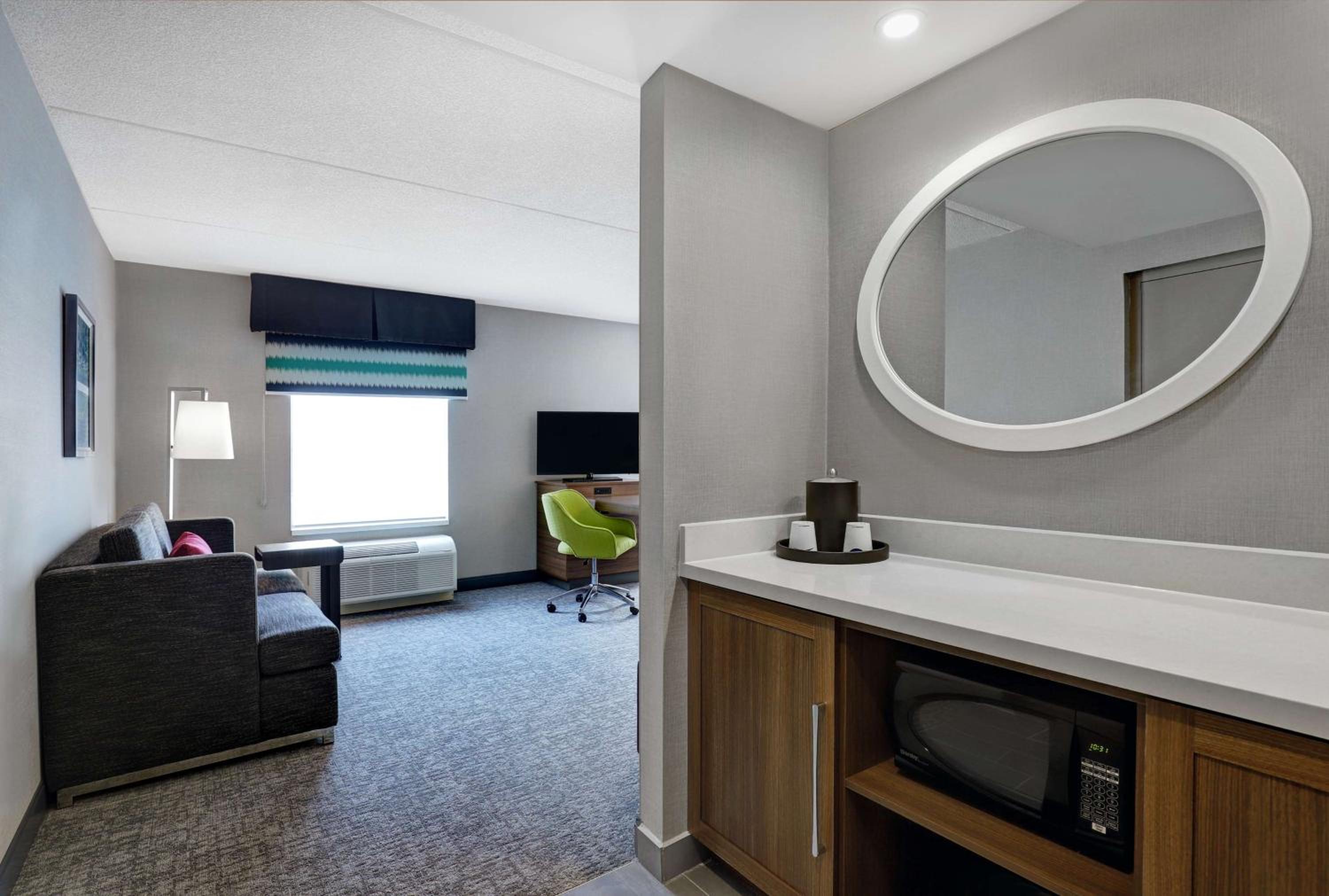 1 King Bed Studio Suite with Sofabed - Photo 3
