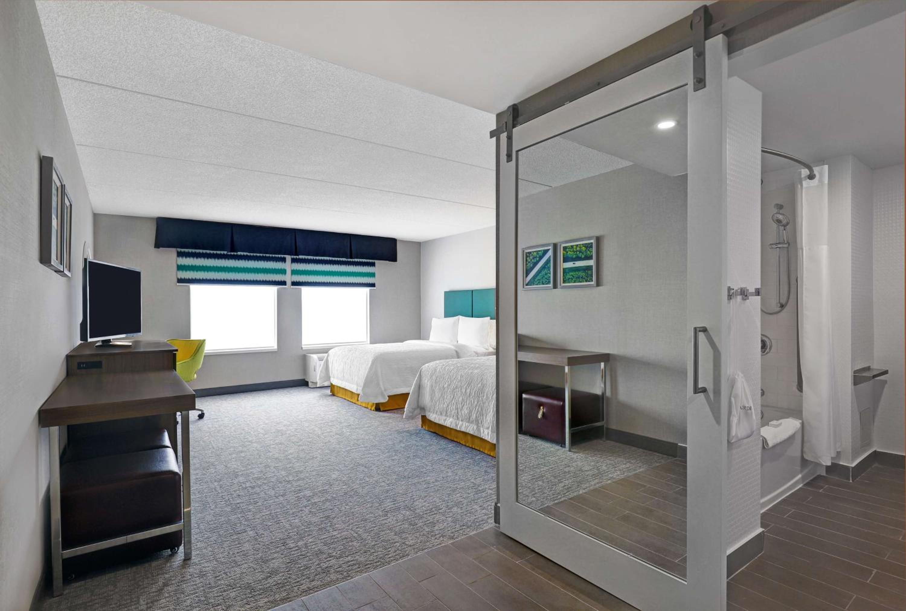 Queen Room with Two Queen Beds - Mobility/Hearing Accessible - Non-Smoking - Photo 6