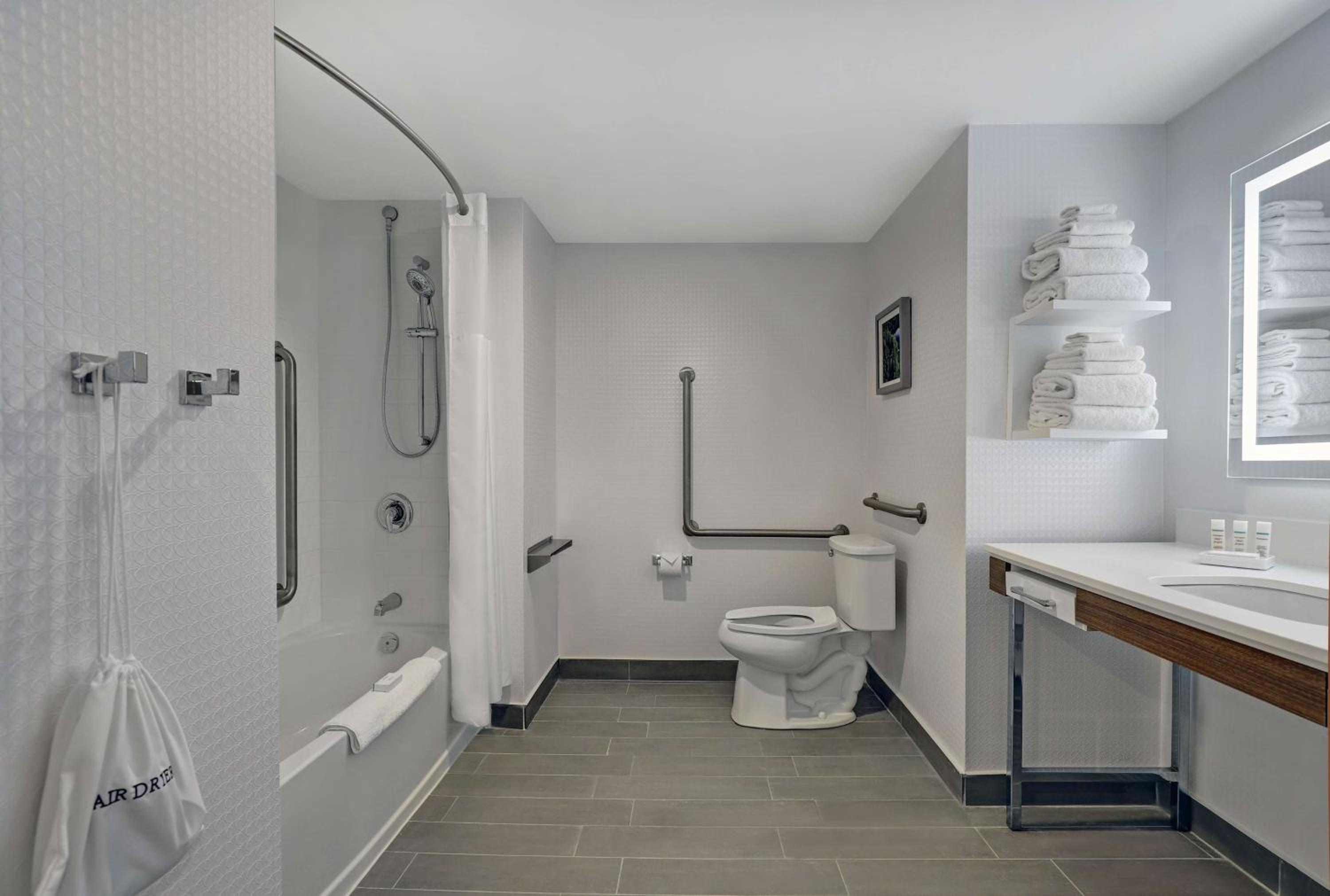 Queen Room with Two Queen Beds - Mobility/Hearing Accessible - Non-Smoking - Photo 9