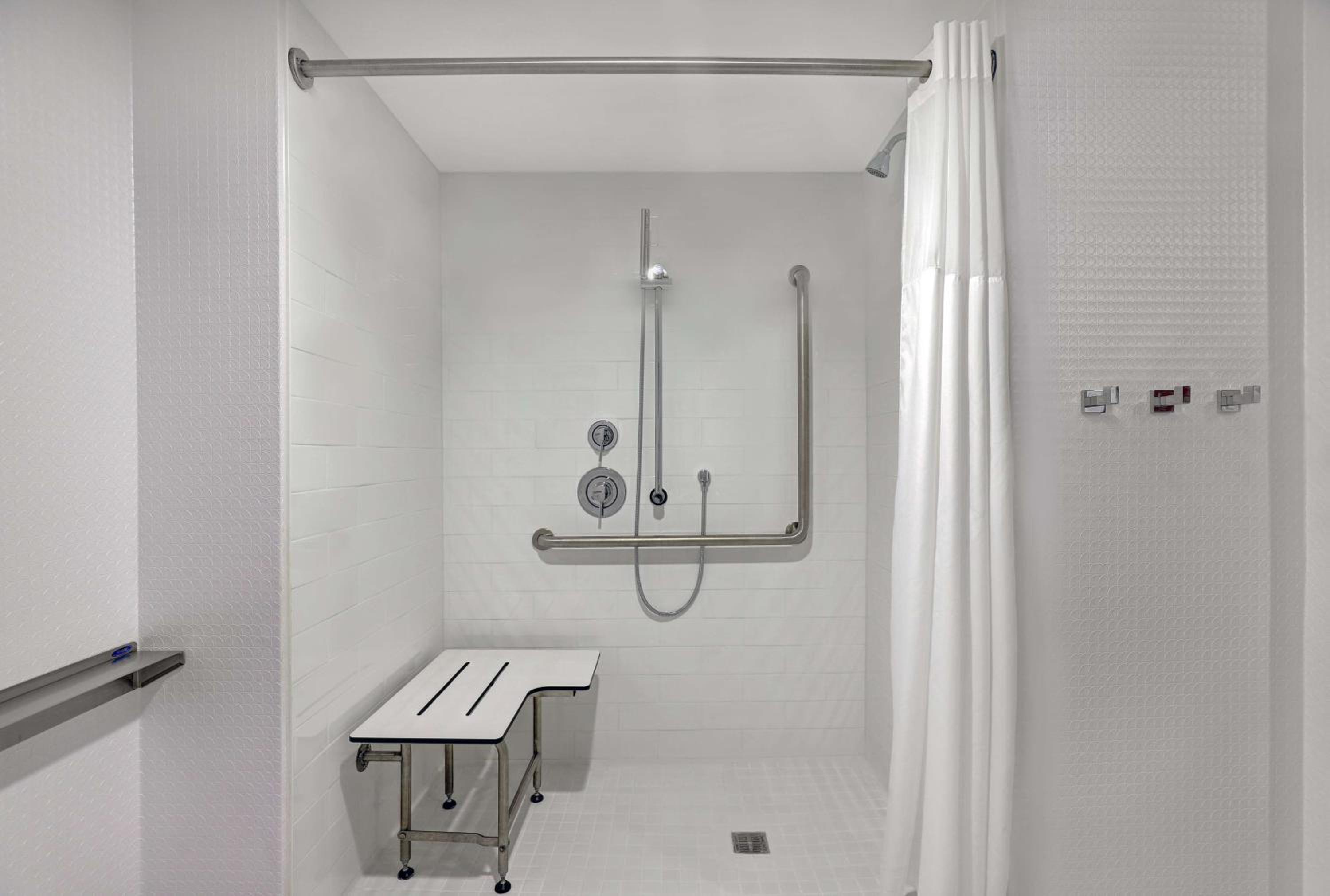 King Room - Mobility/Hearing Accessible - Non-Smoking - Photo 6