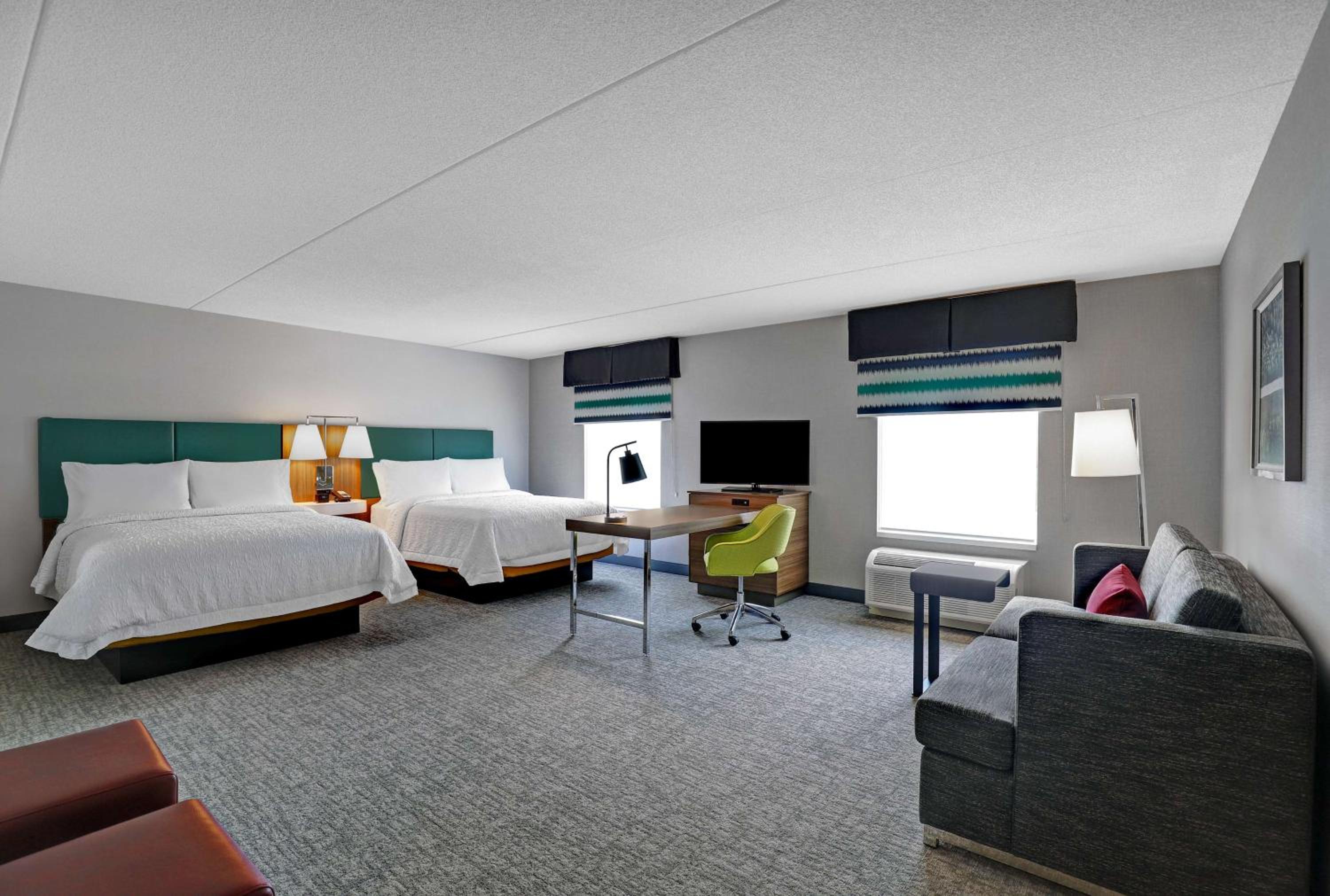 2 Queen Studio Suite with Sofabed and Tub - Photo 6