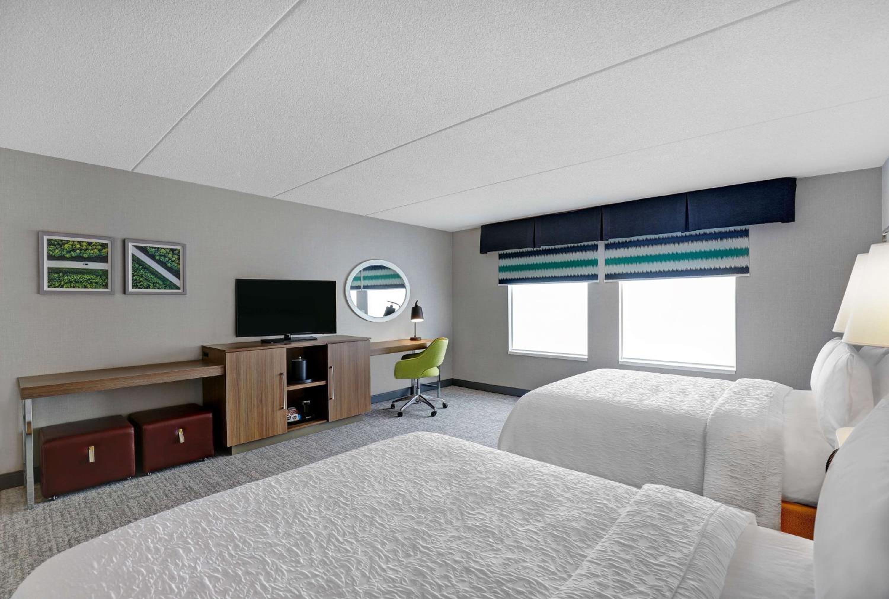 Queen Room with Two Queen Beds - Mobility/Hearing Accessible - Non-Smoking - Photo 3