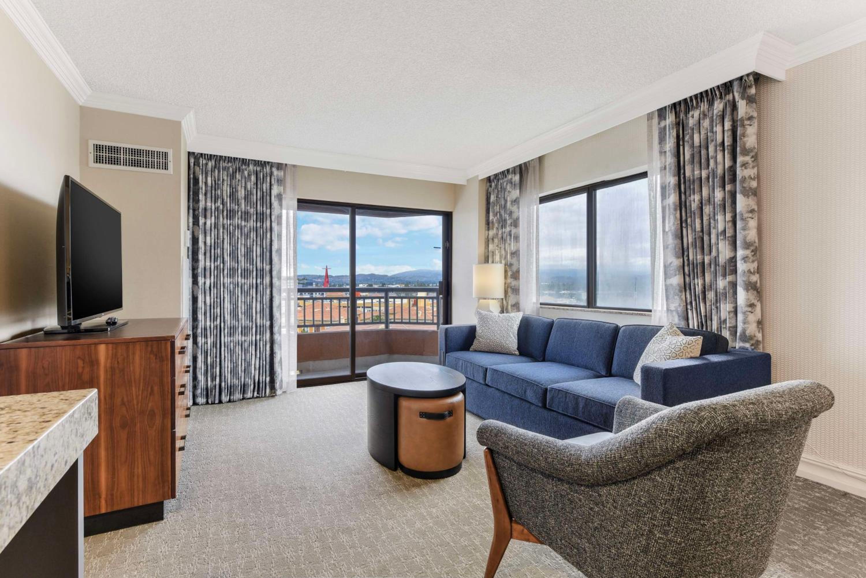 Double Suite with Sofa Bed and Balcony - Photo 3