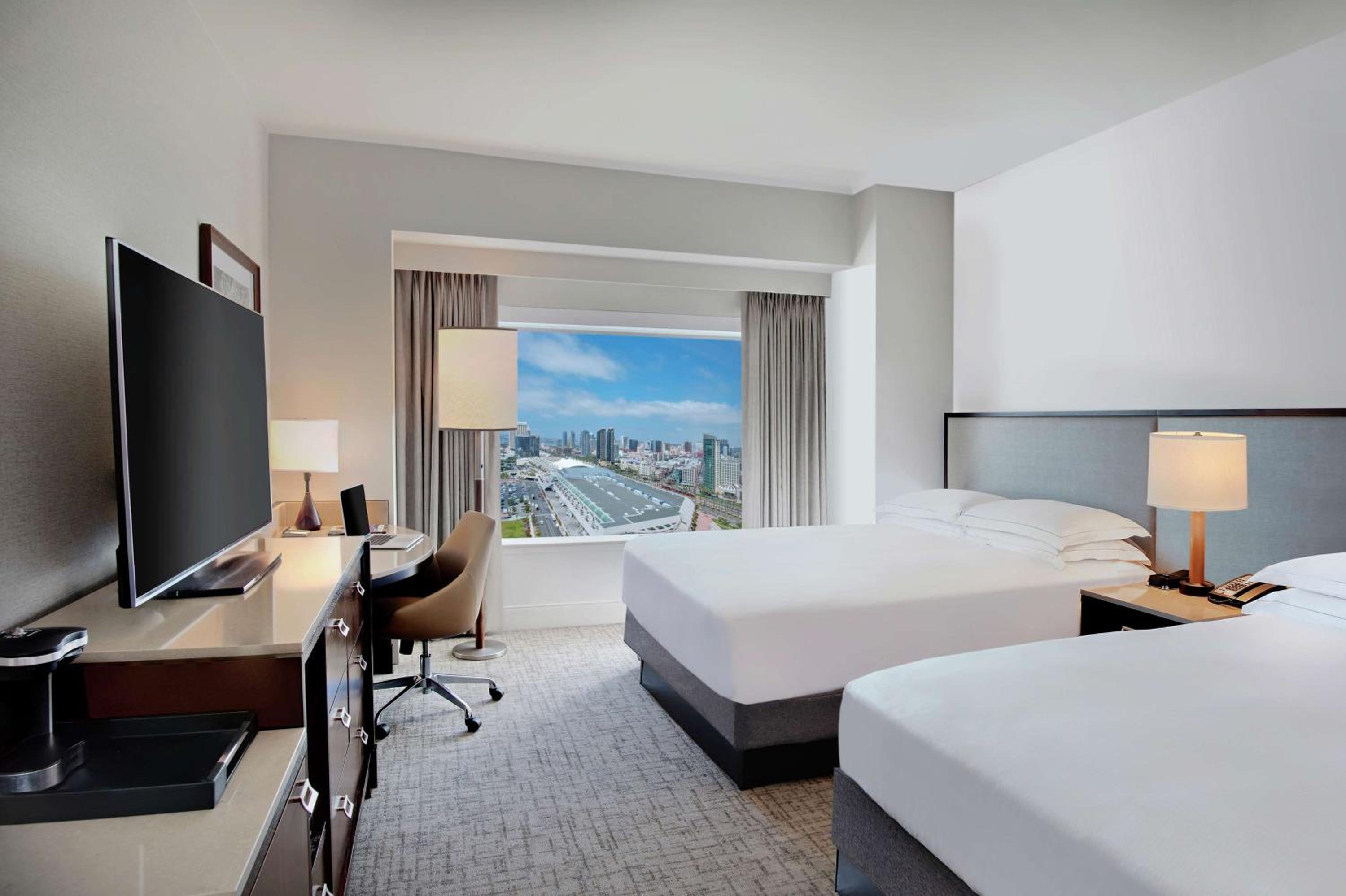 Queen Room with Two Queen Beds and Bath Tub - Mobility Accessible - Photo 2