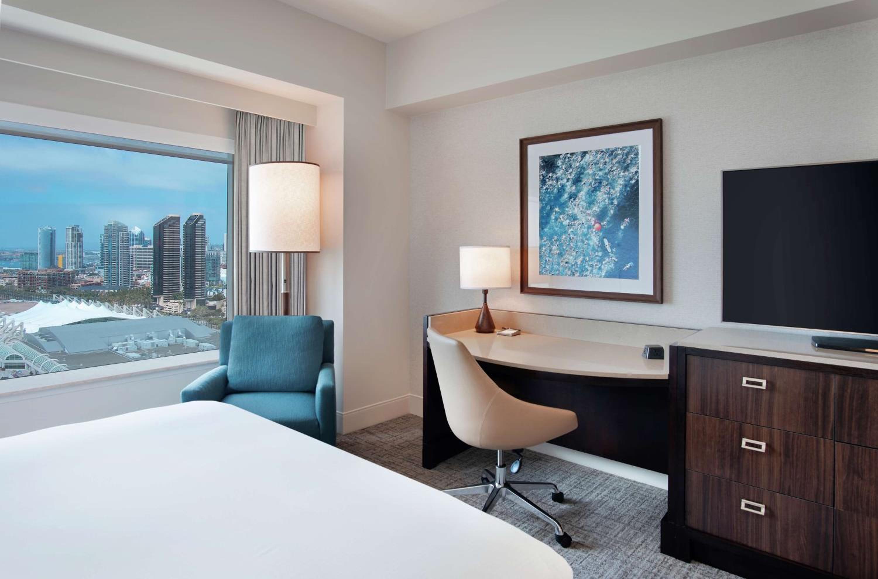 Queen Room with Two Queen Beds and Skyline View - Photo 2