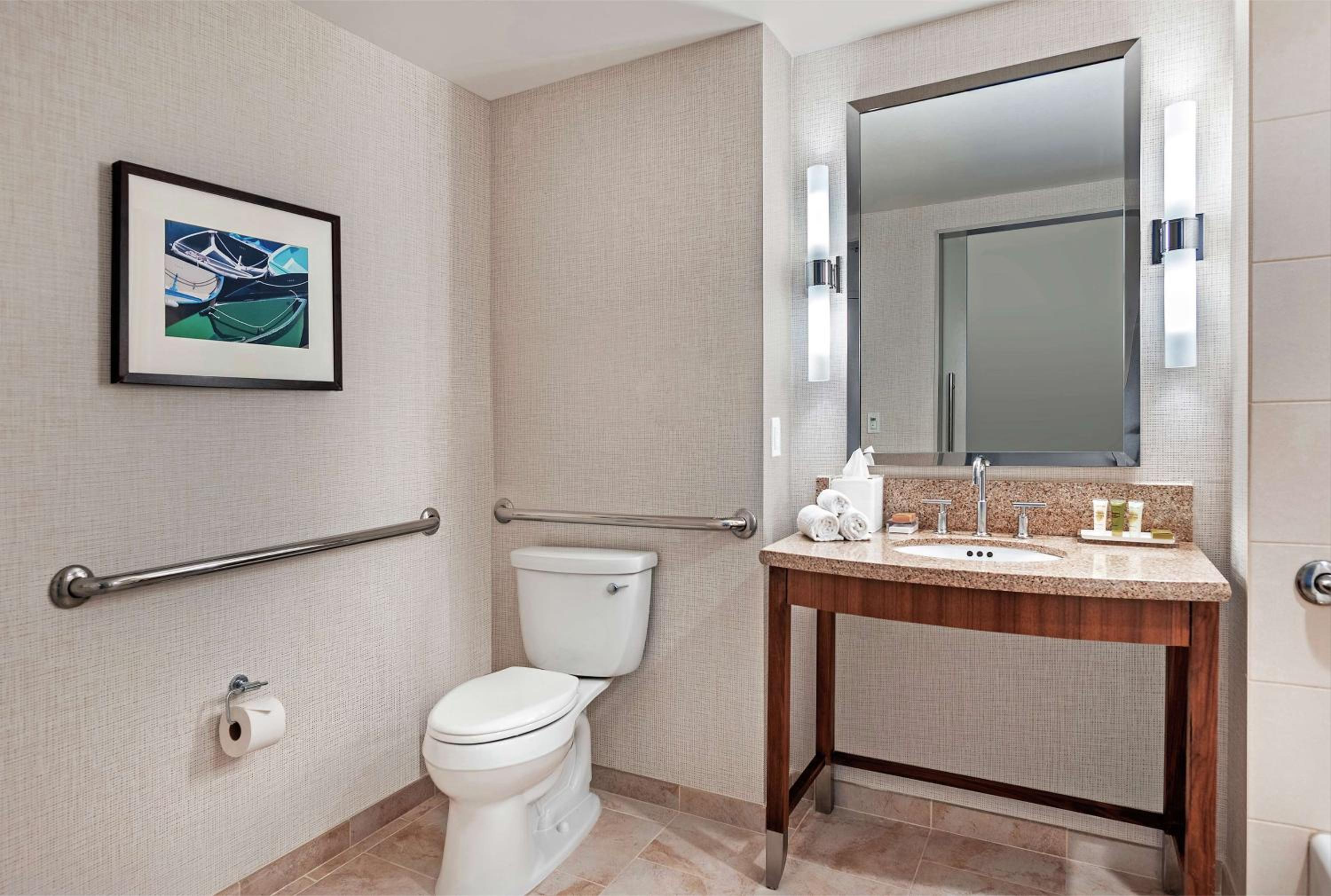 King Room with Bath Tub - Mobility Access - Photo 2