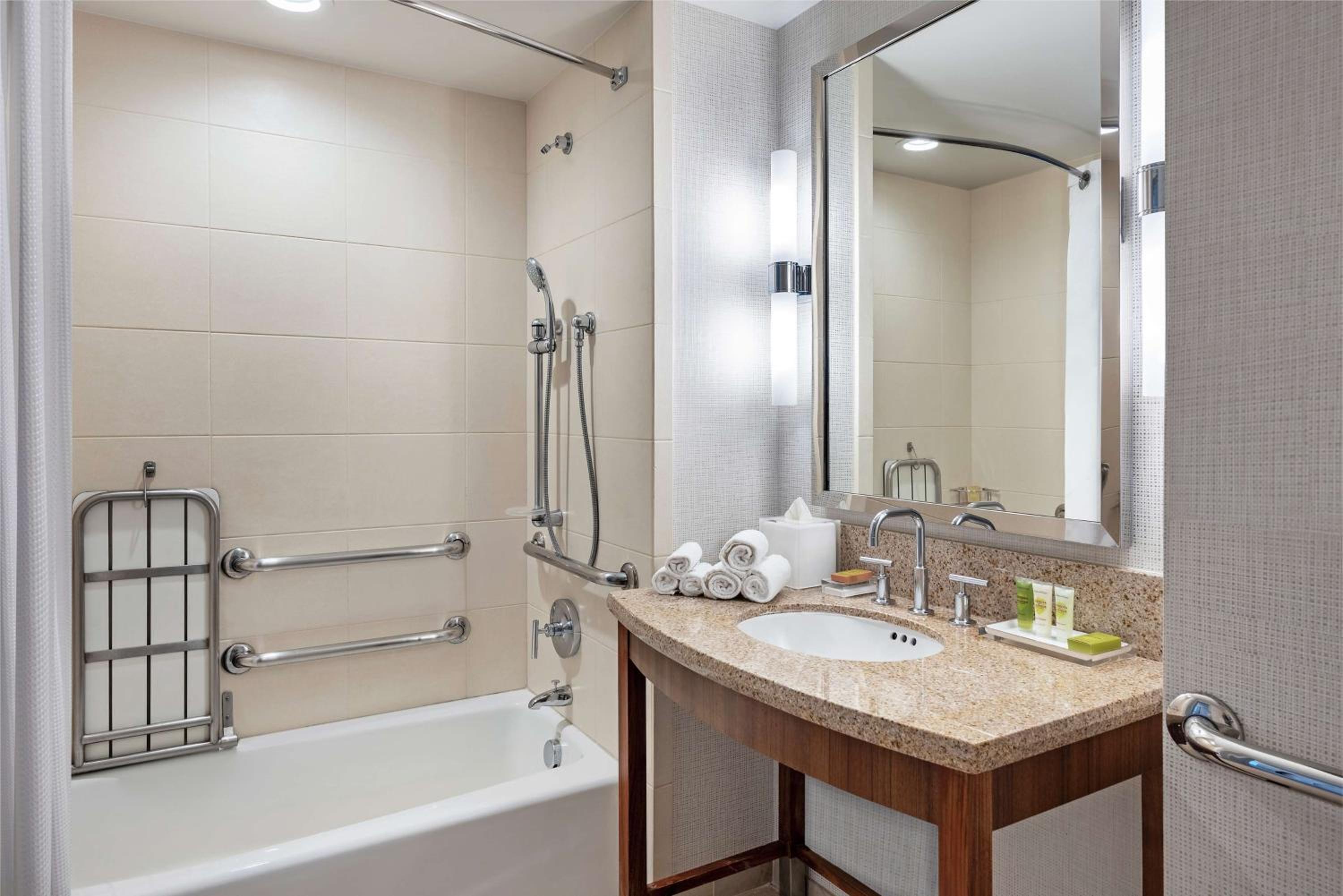 Queen Room with Two Queen Beds and Bath Tub - Mobility Accessible - Photo 4