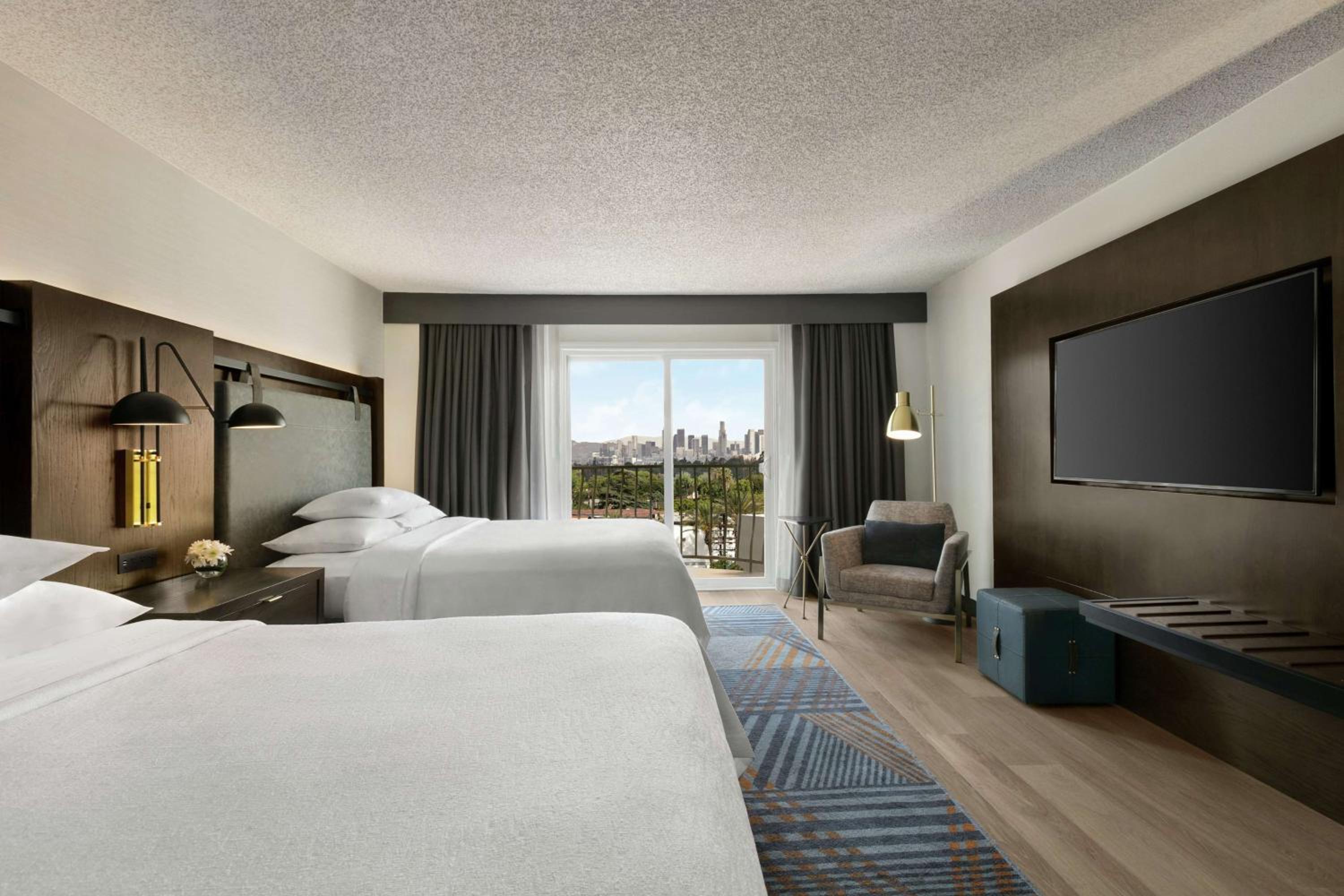 Queen Suite with Two Queen Beds - Photo 6