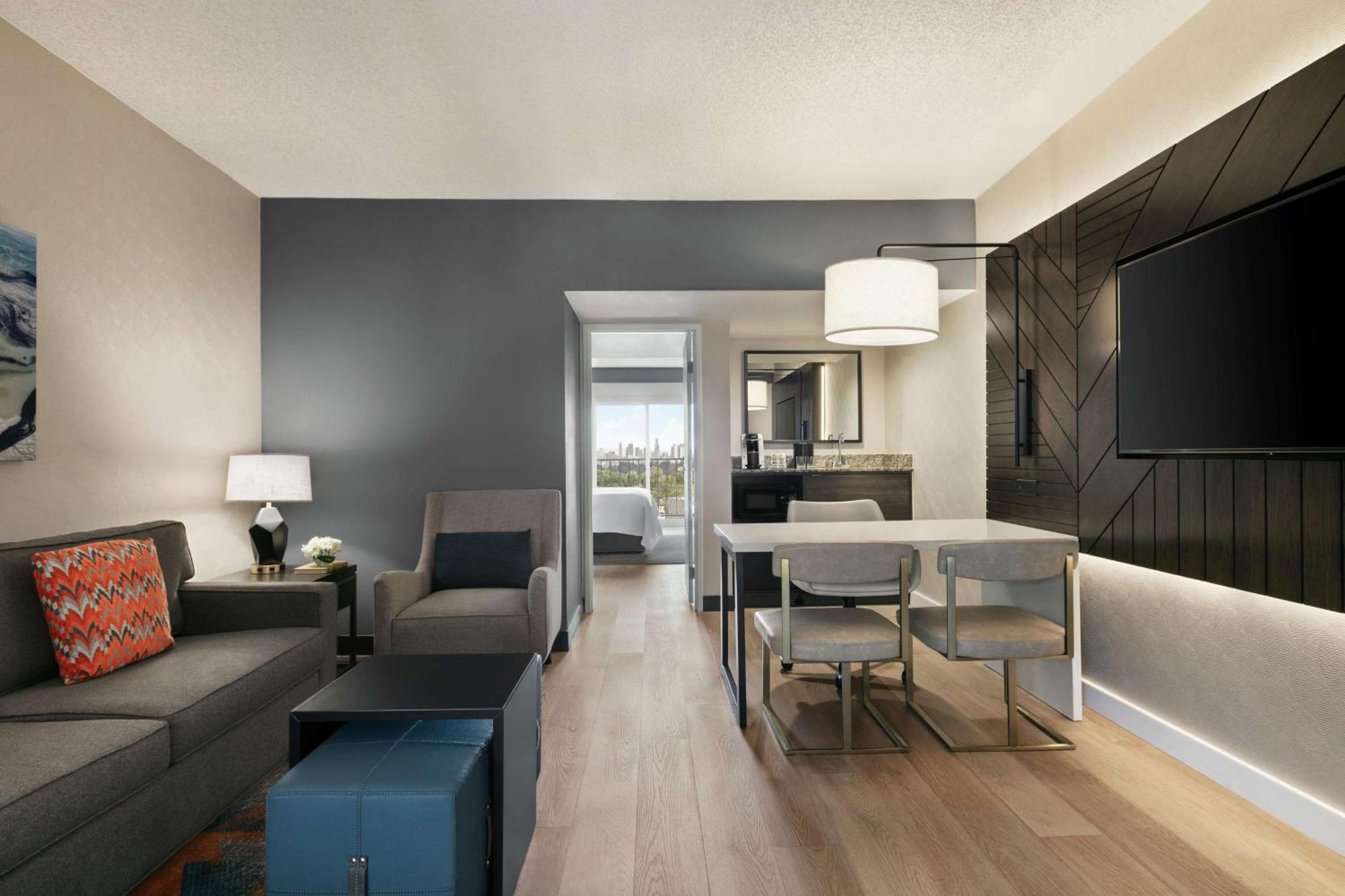 Two-Room King Suite with City View - Photo 6