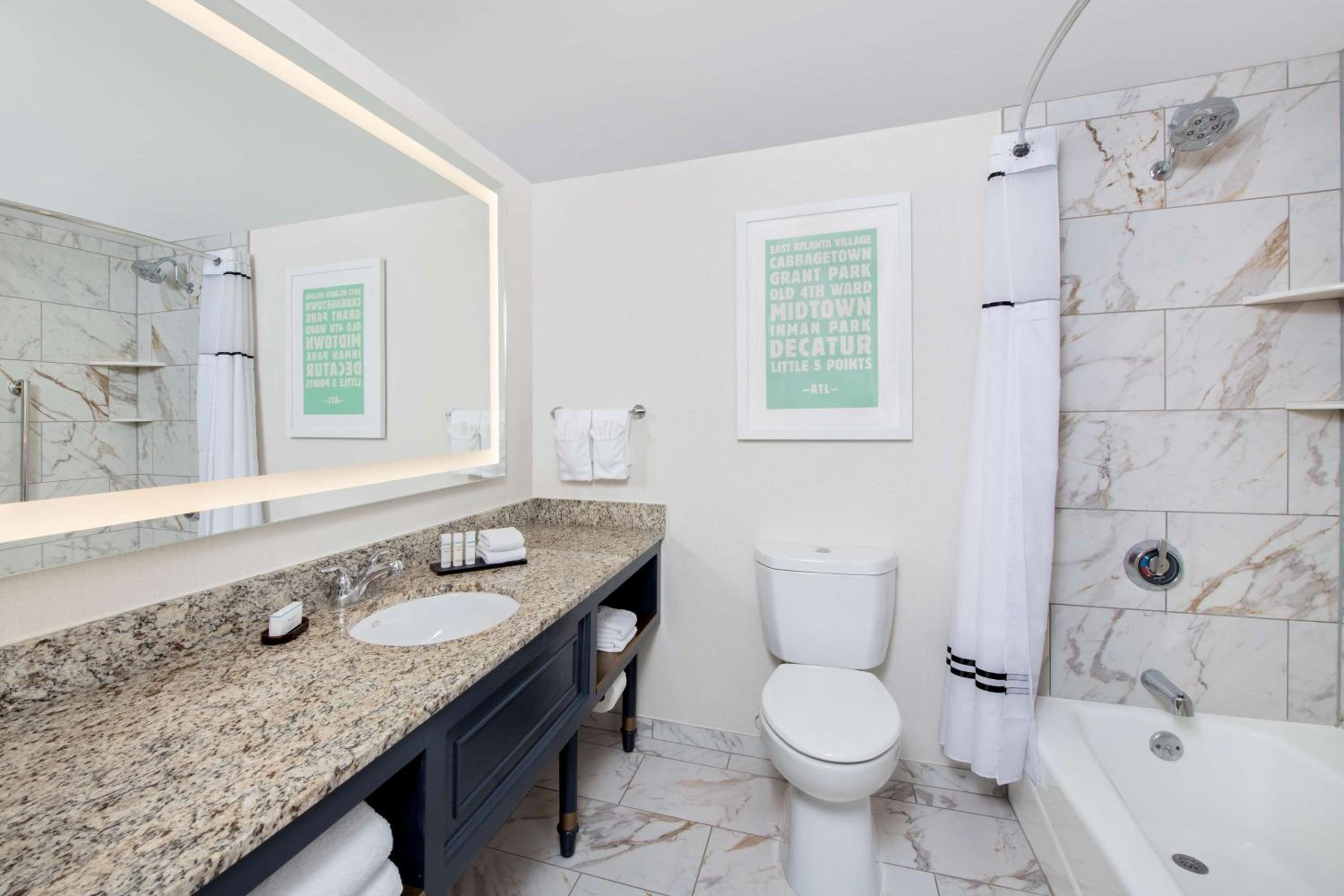 Corner Suite - Photo 5