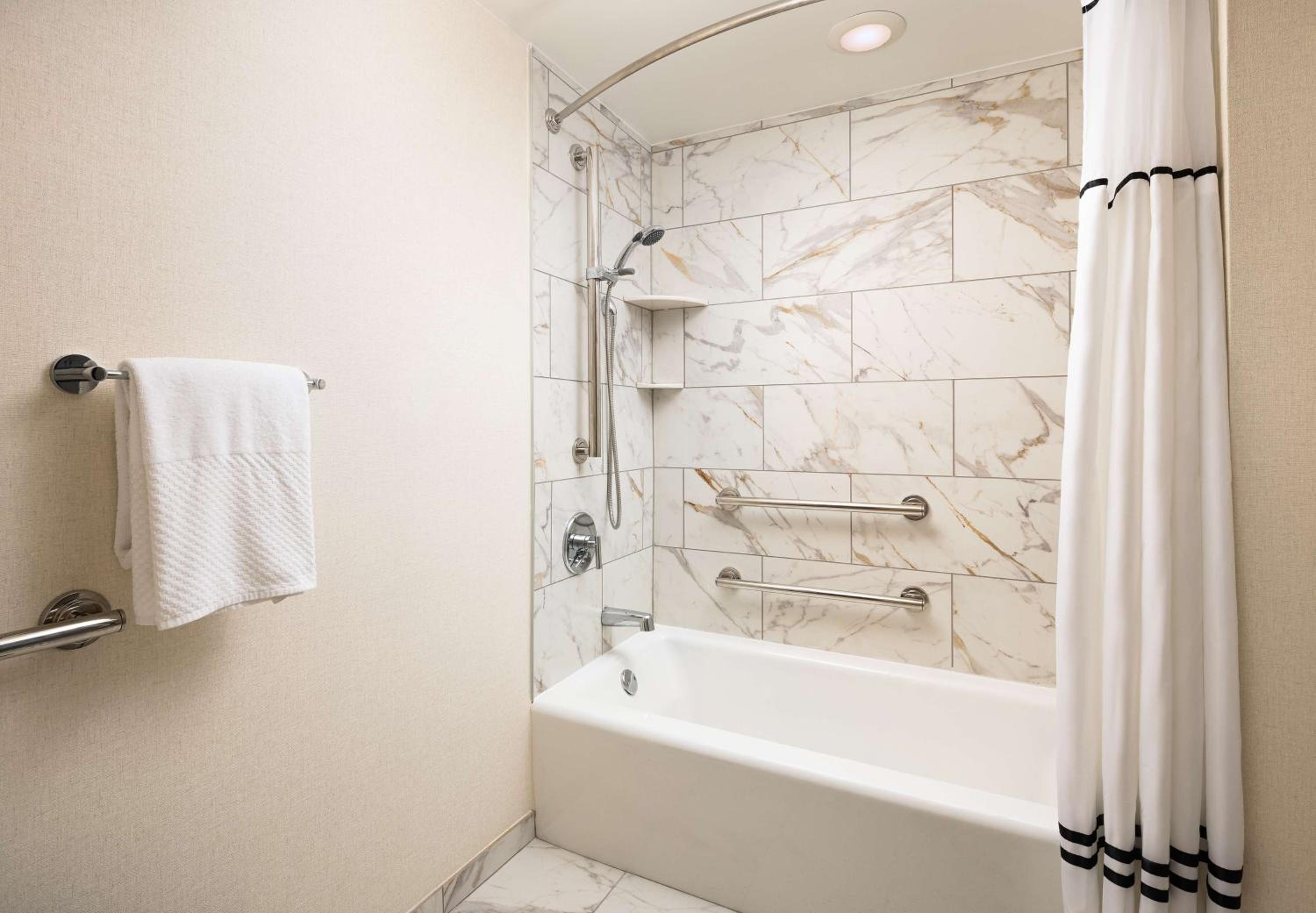 King Suite with Mobility Accessible Tub - Photo 2