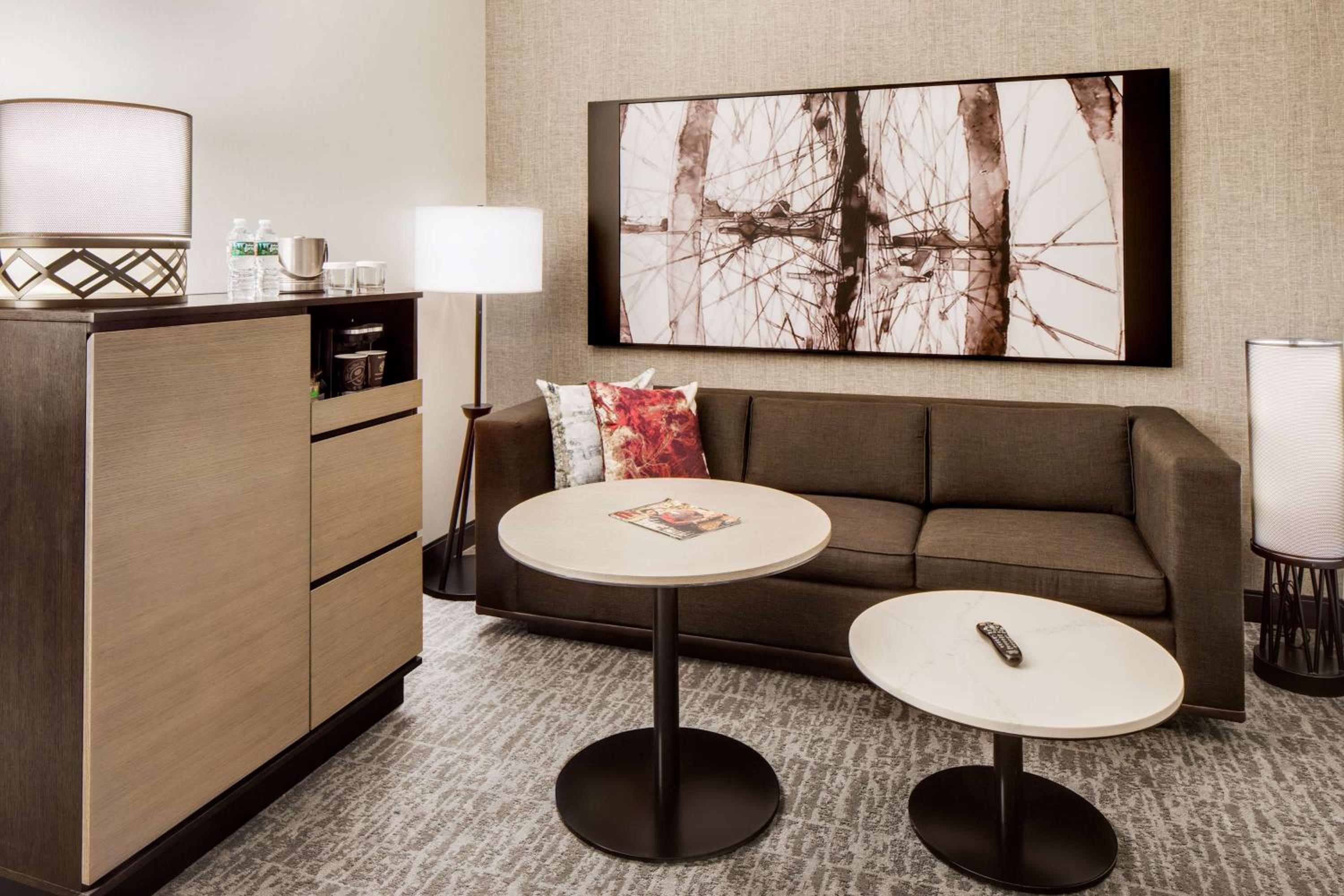 Junior King Suite with Sofa Bed - Photo 3