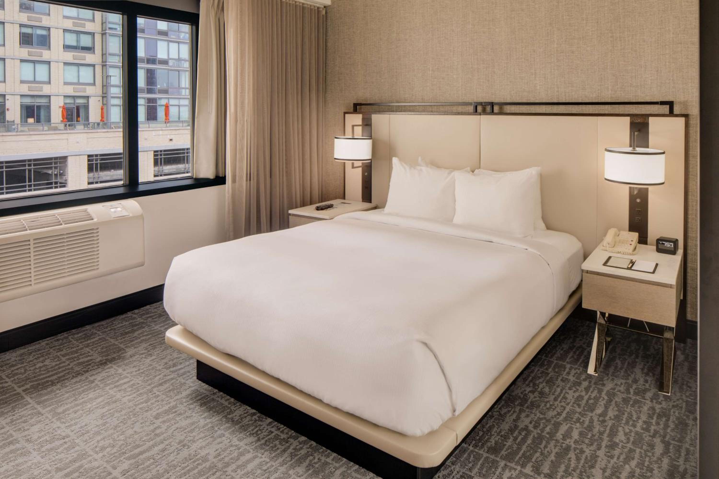 Junior Queen Suite - Mobility Access - Photo 5