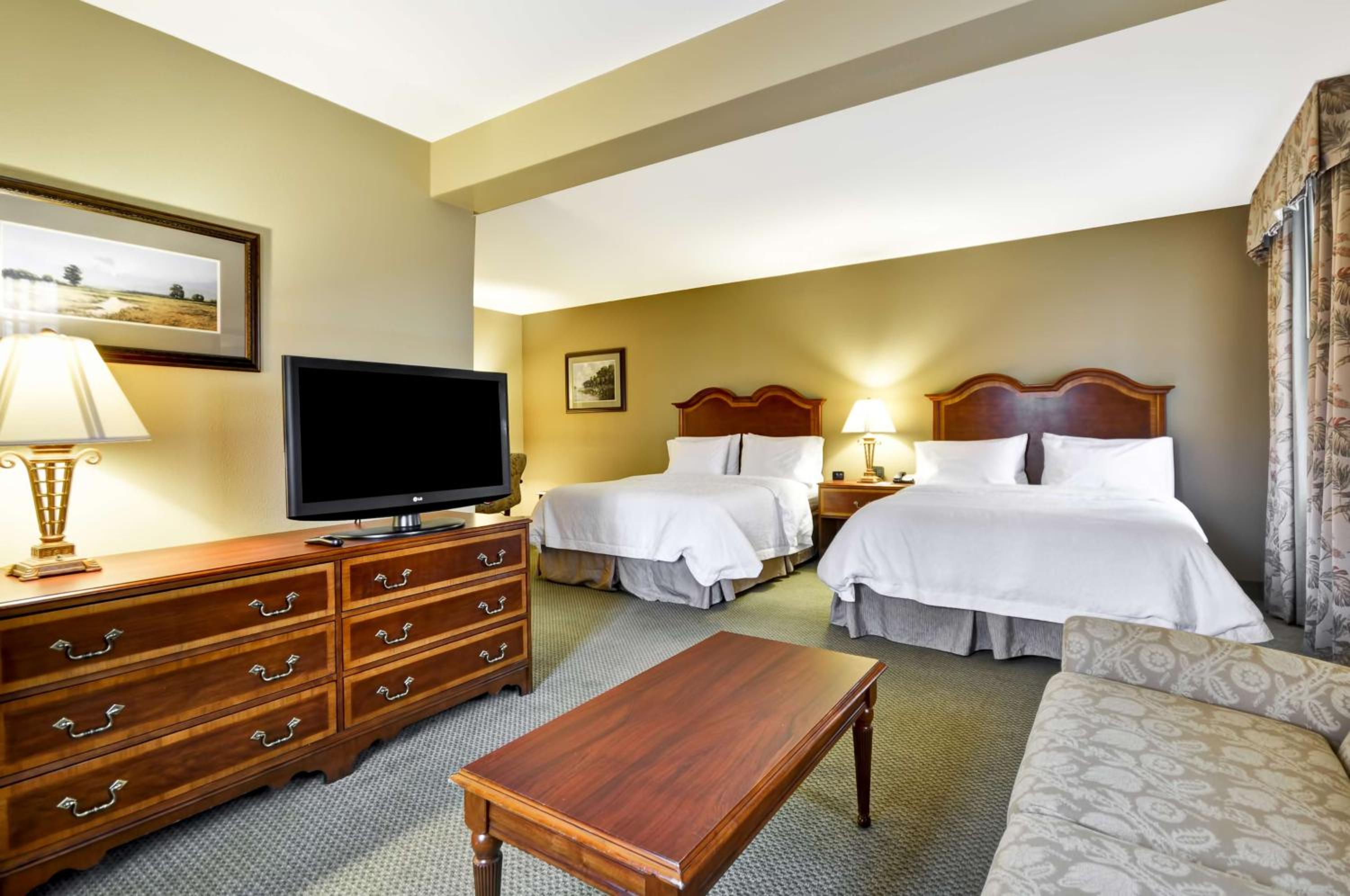 Deluxe Queen Room with Two Queen Beds