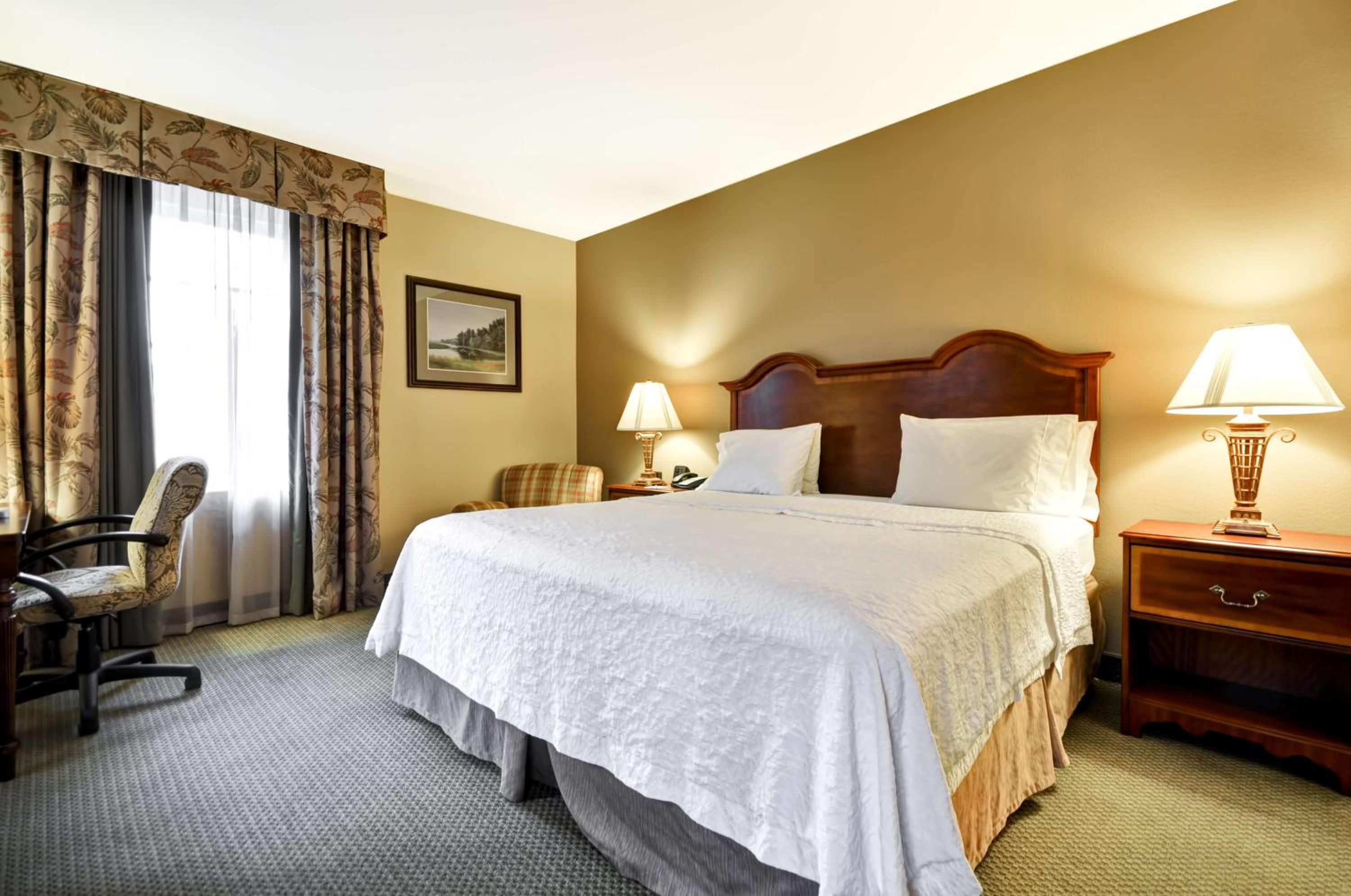 King Room with King Bed - Non-Smoking