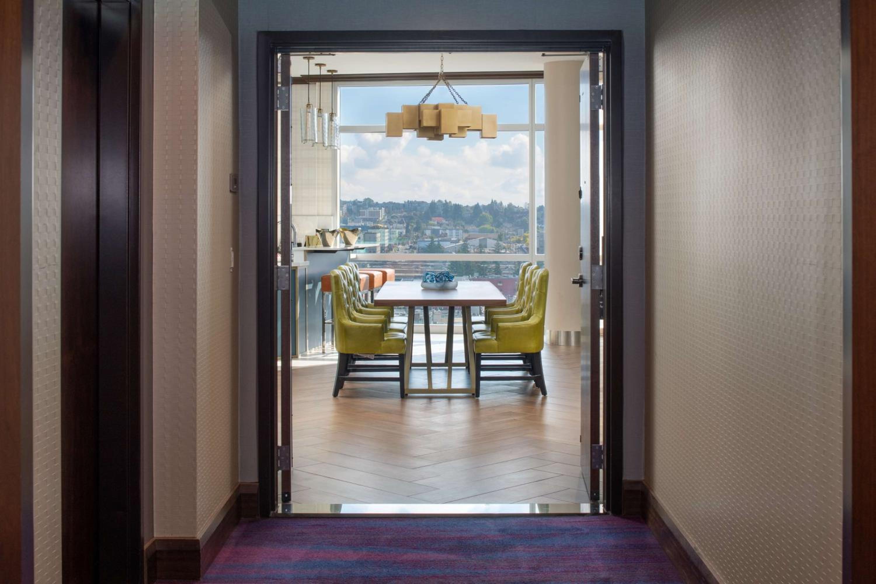 Holiday Two-Bedroom Penthouse With King And Queen Rooms