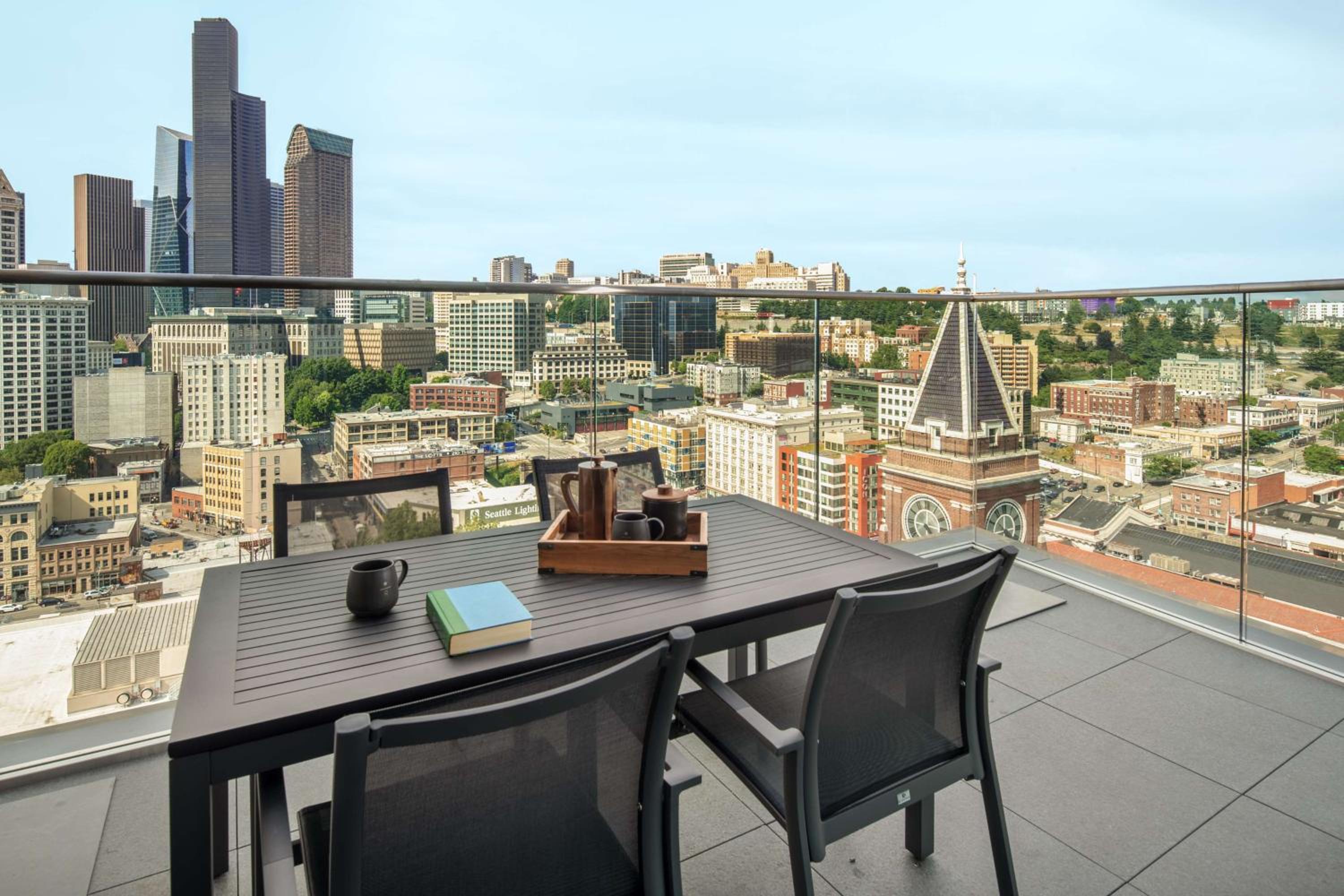 Holiday Two-Bedroom Penthouse With King And Queen Rooms
