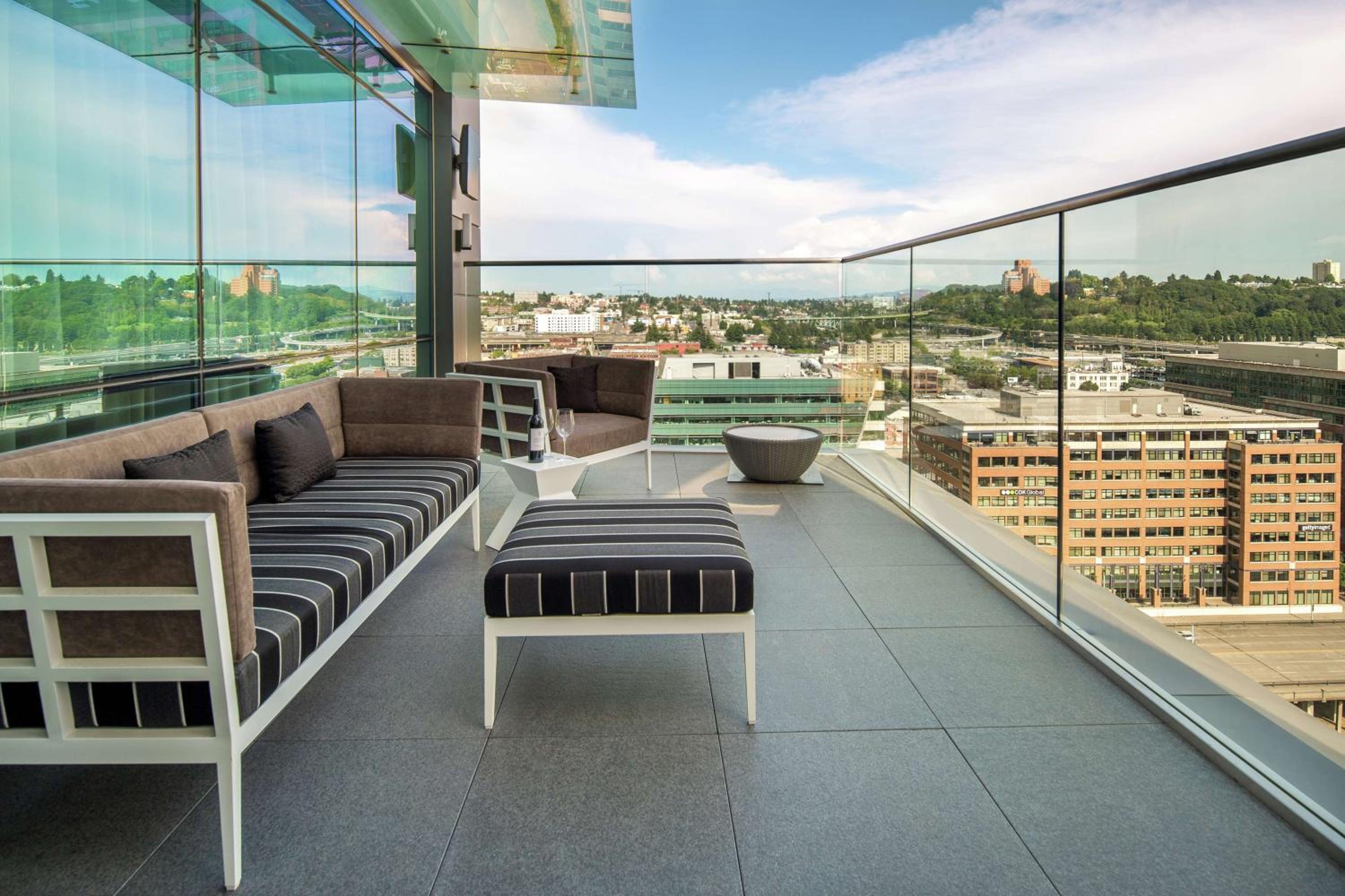 Holiday Two-Bedroom Penthouse With King And Queen Rooms thumbnail 5