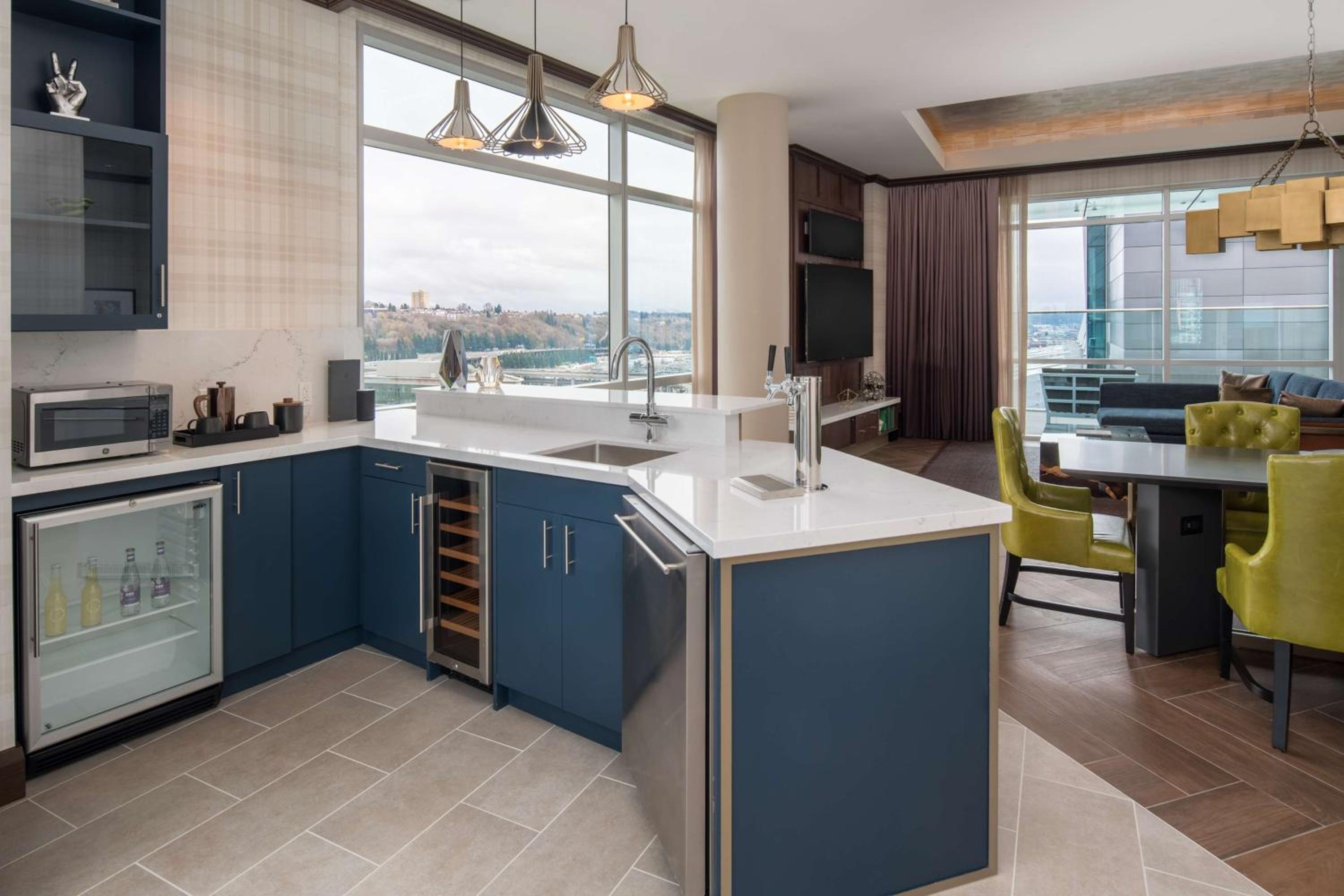 Holiday Two-Bedroom Penthouse With King And Queen Rooms