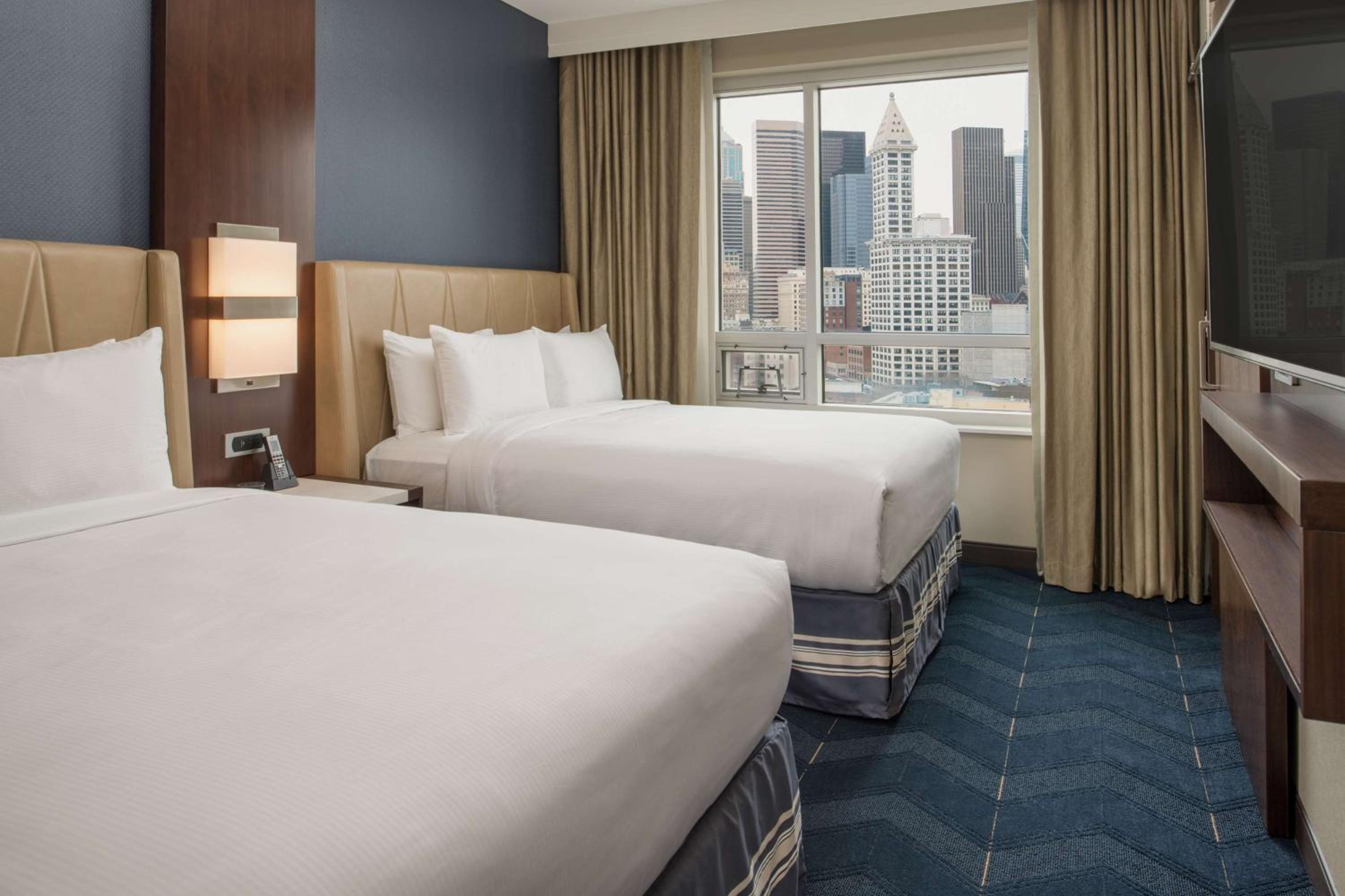 Queen Suite with Sofa Bed and City View