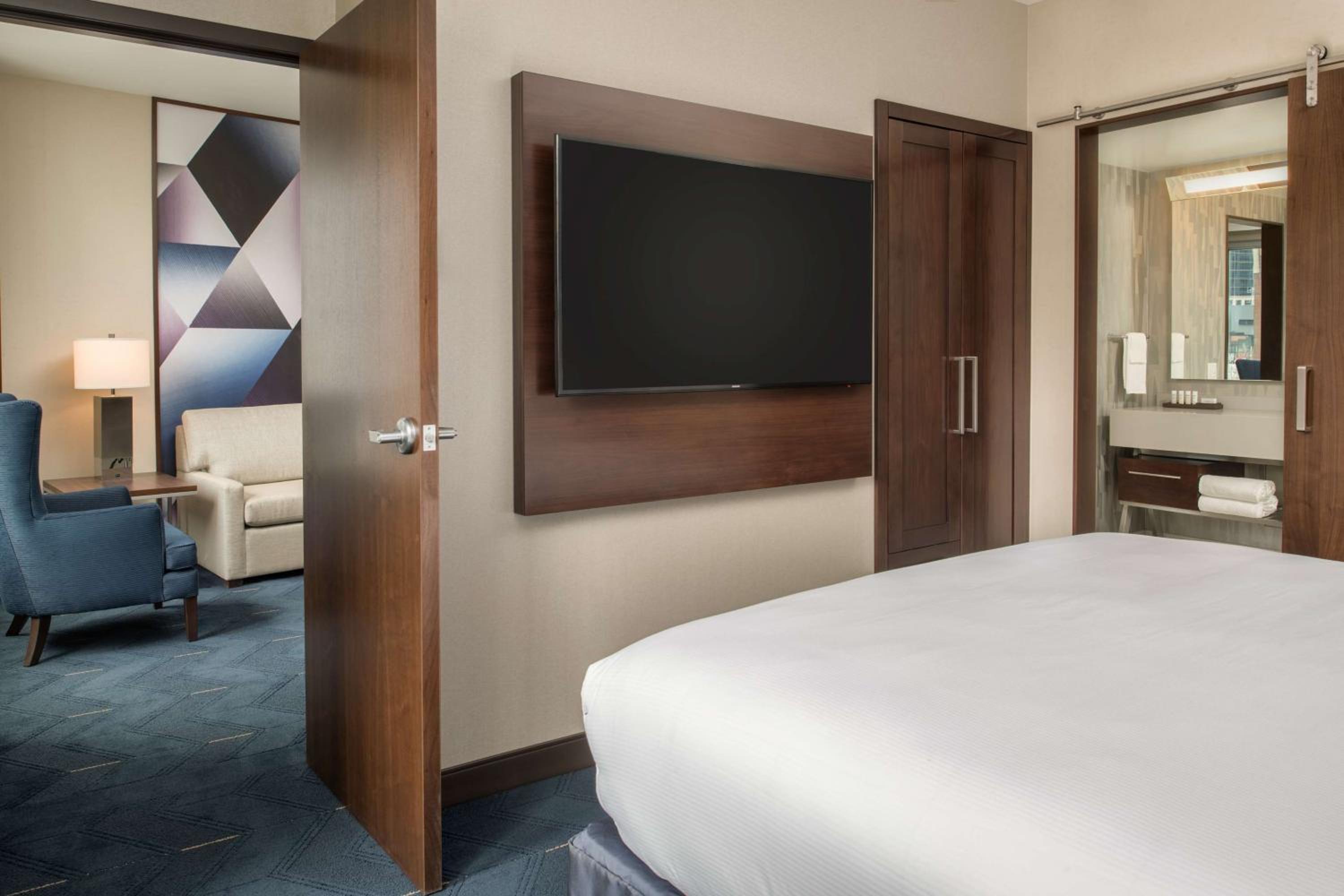King Suite with Sofa Bed thumbnail 6