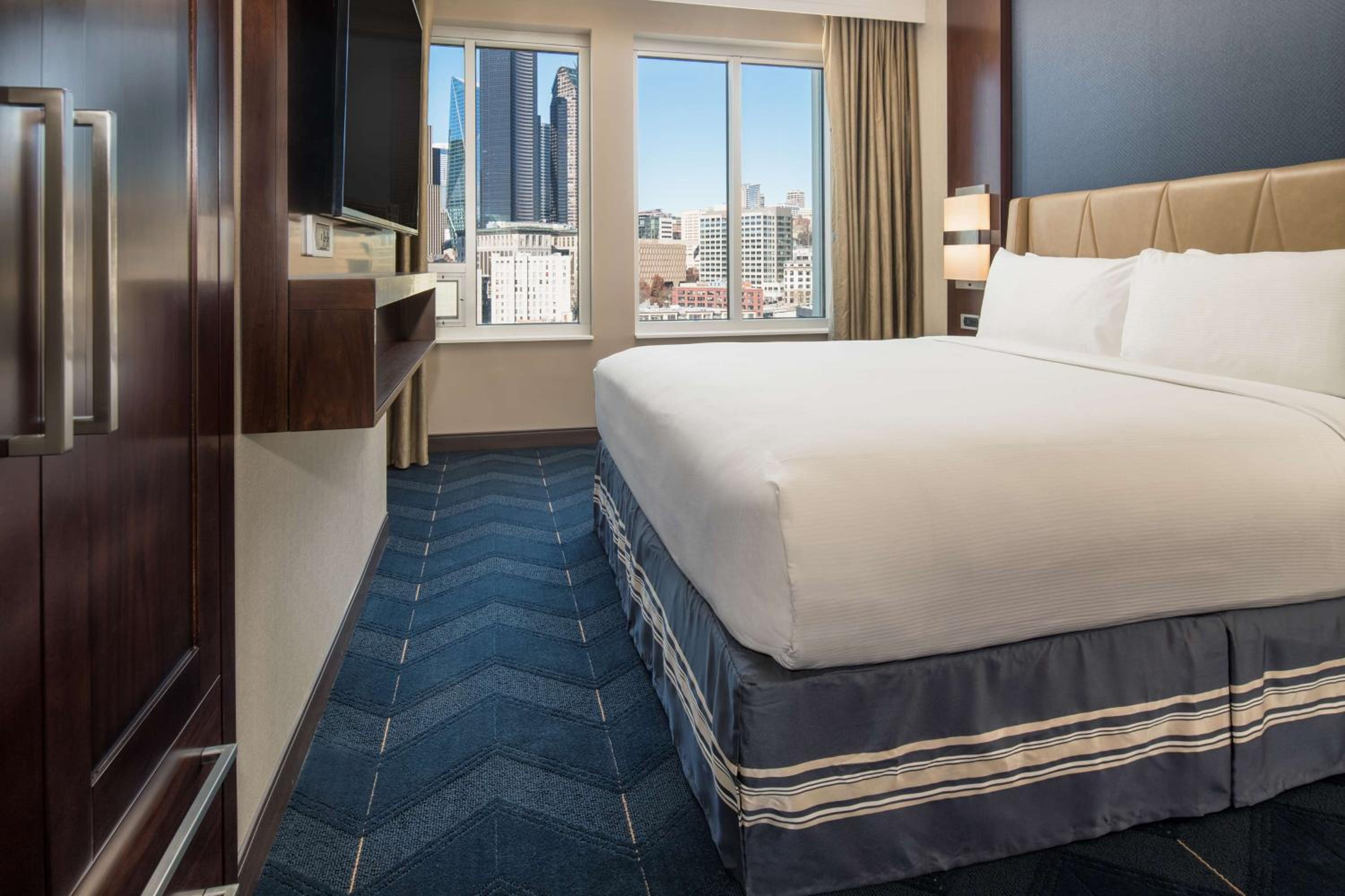 King Suite with Sofa Bed and City View
