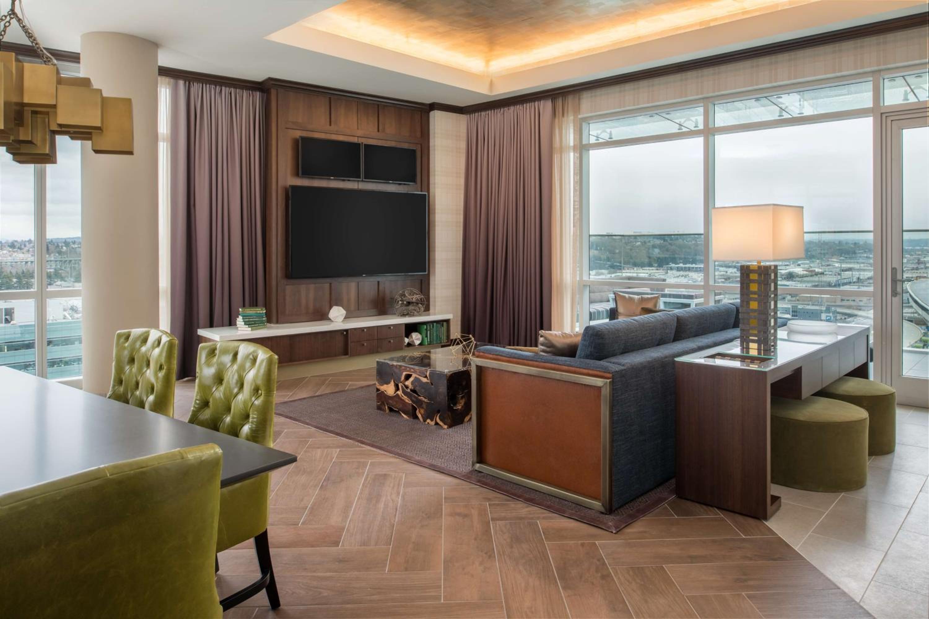 Holiday Two-Bedroom Penthouse With King And Queen Rooms