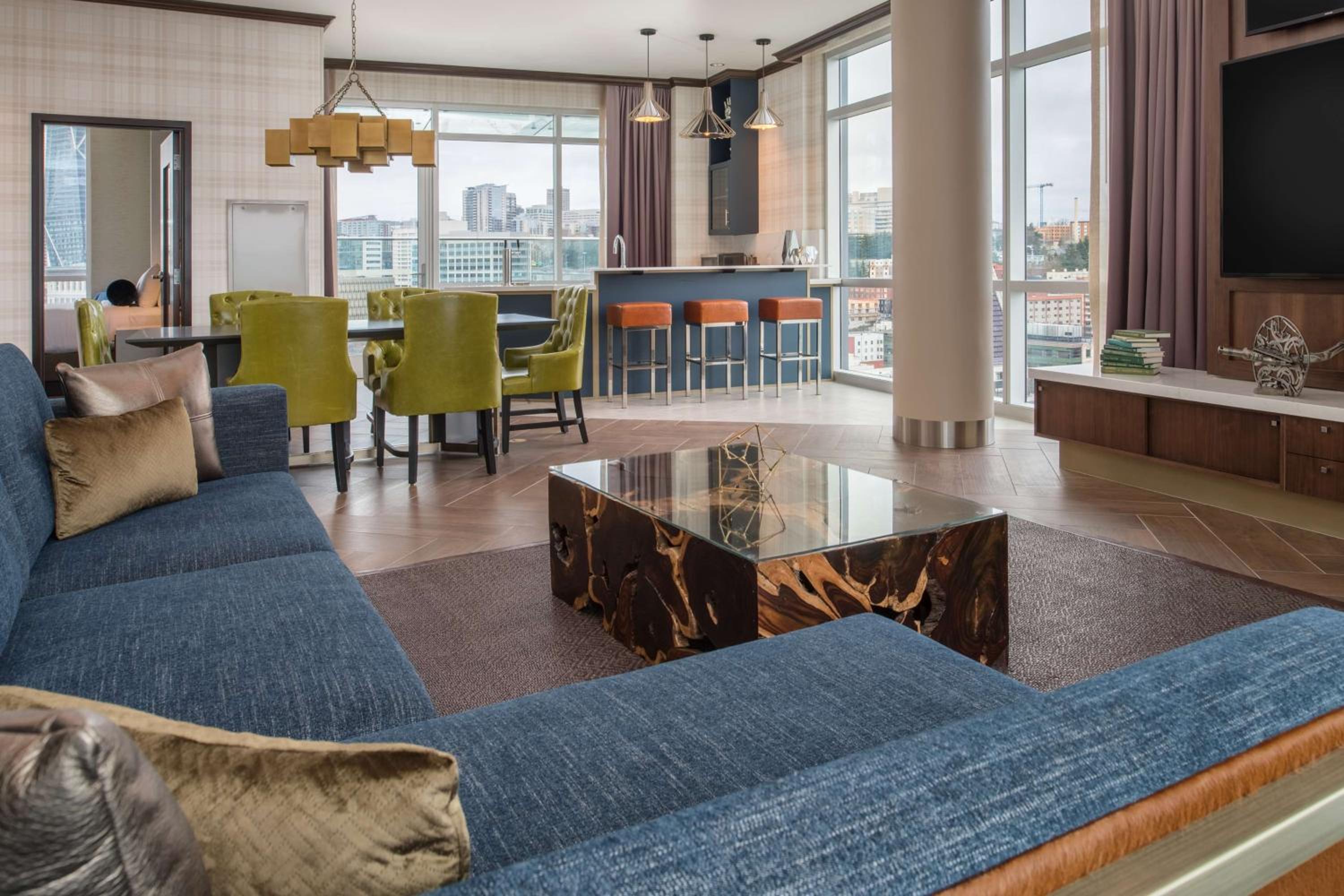 Holiday Two-Bedroom Penthouse With King And Queen Rooms