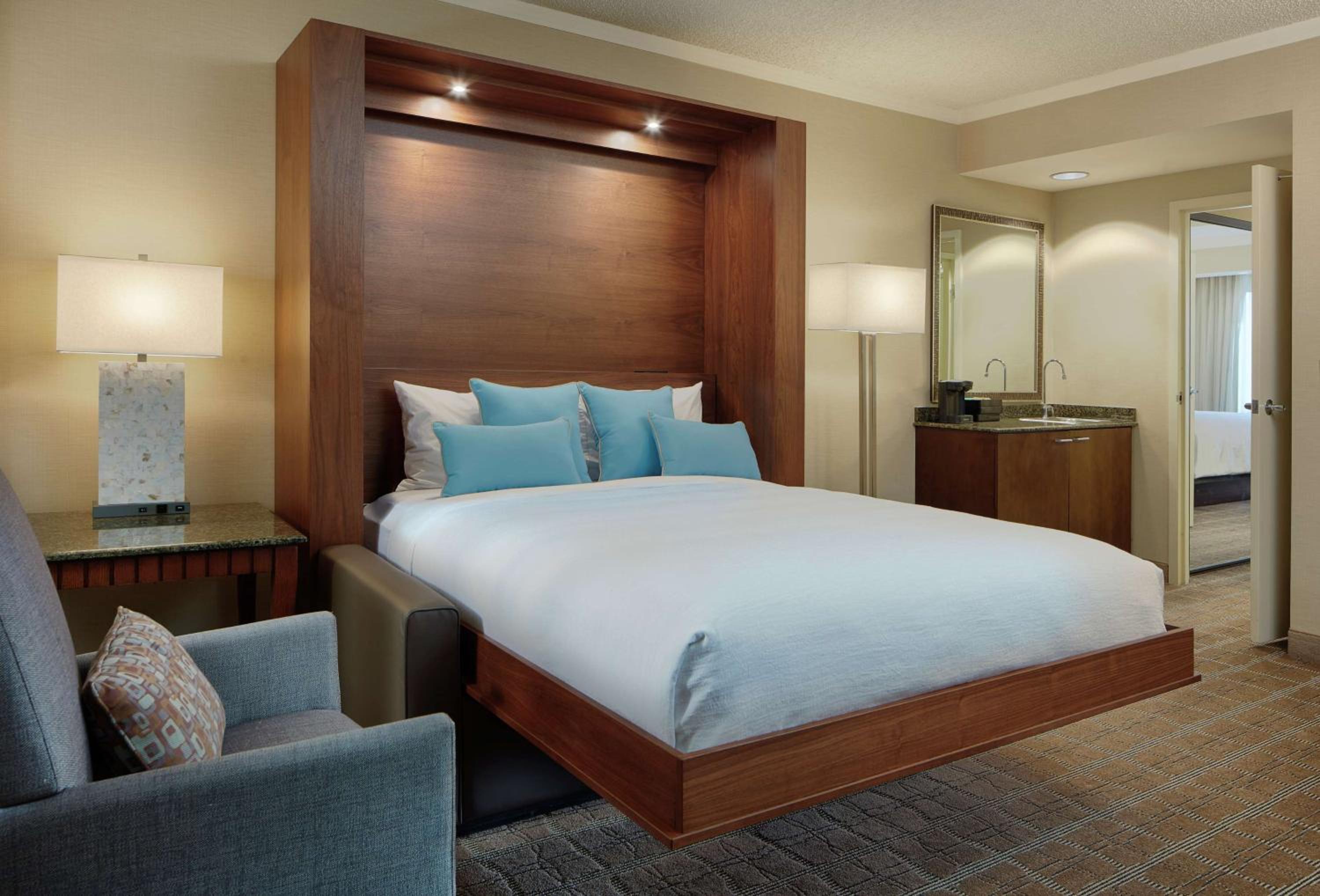 Two-Room Premium King Suite with Queen Murphy Bed - Photo 3