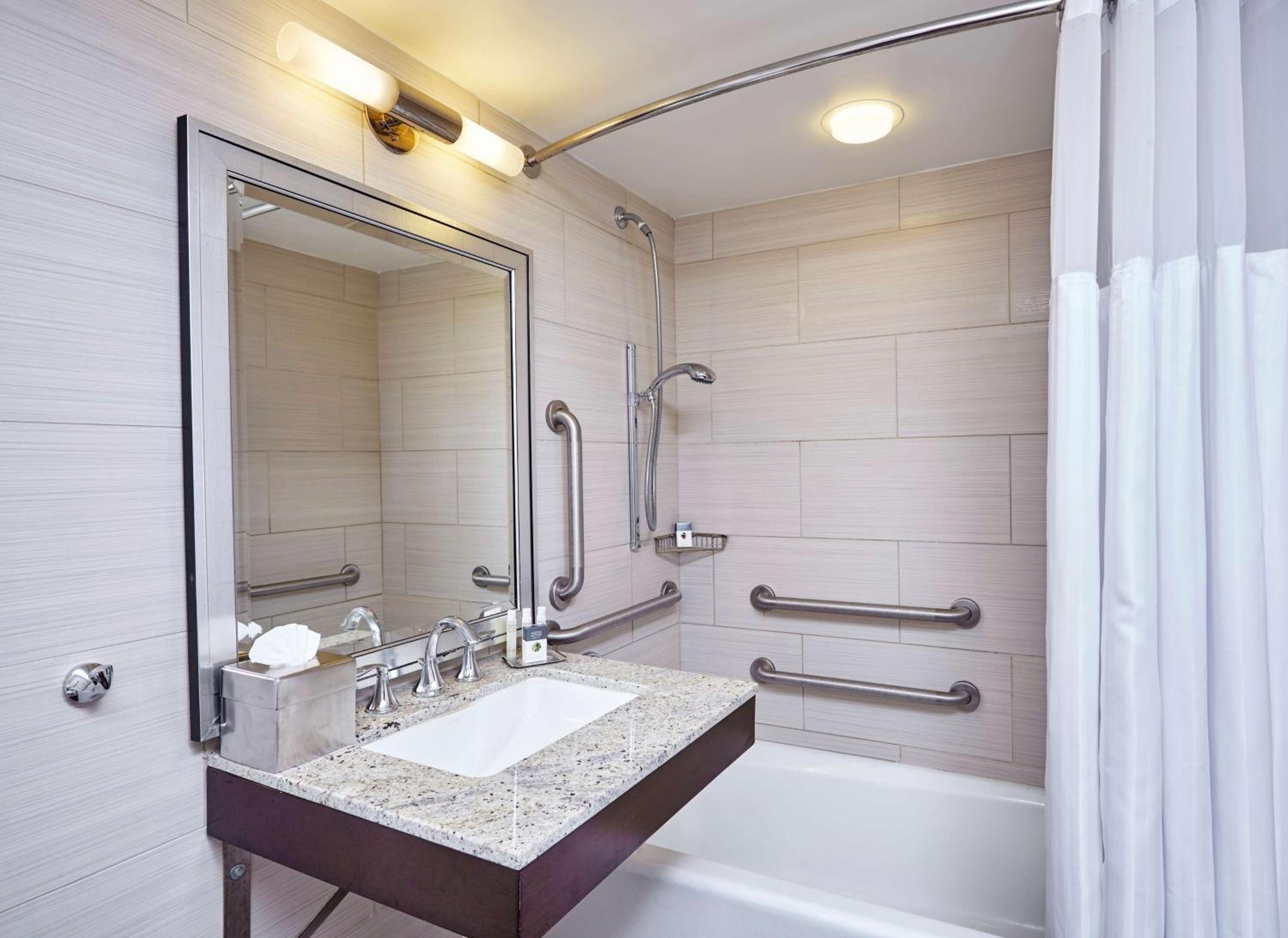 Double Room with Two Double Beds - Disability Access - Photo 2