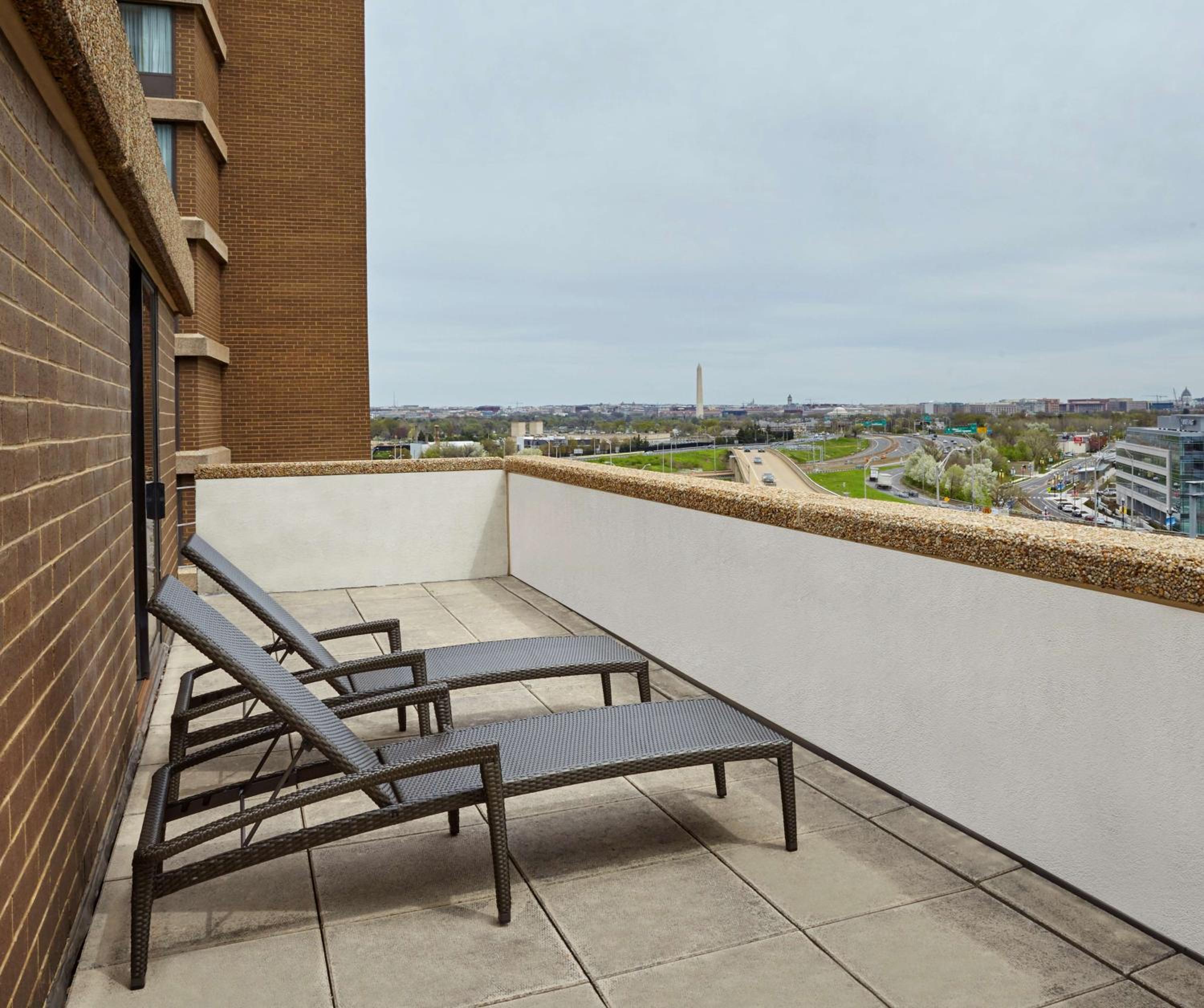 One-Bedroom King Suite with Balcony - Photo 7
