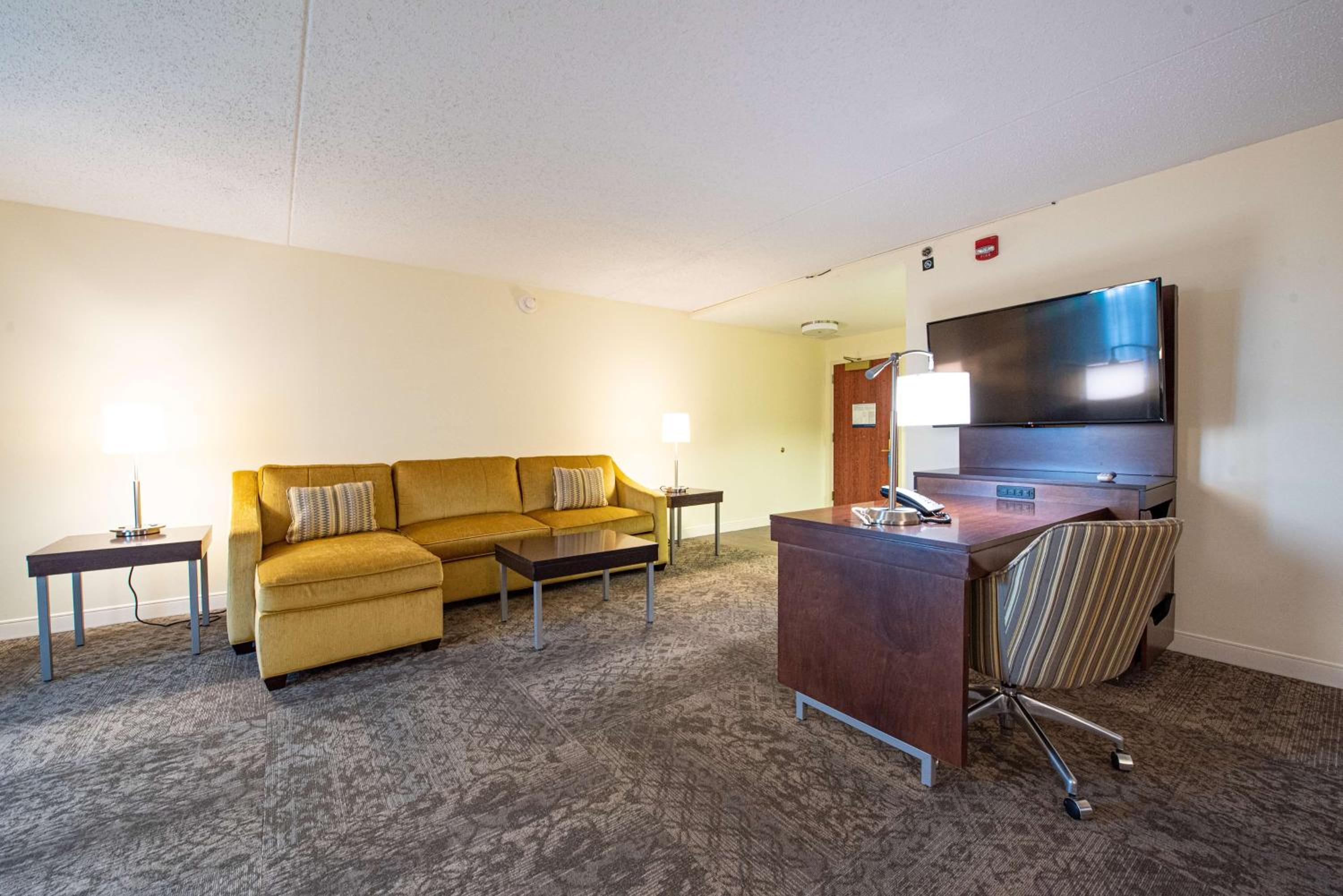 Suite with Two Queen Beds and Tub - Mobility Access/Non-Smoking - Photo 1