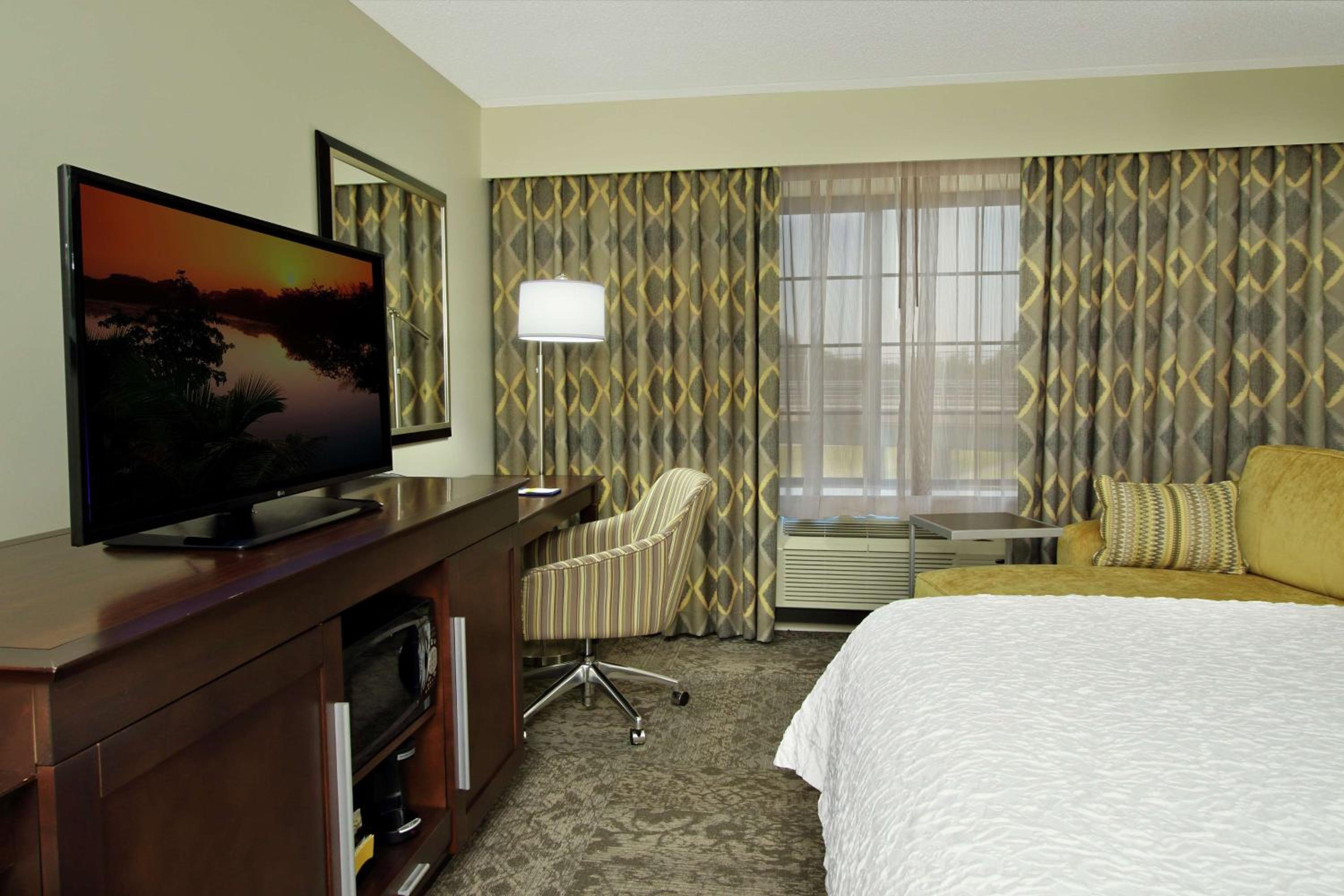 King Room with King Bed - Non-Smoking - Photo 1