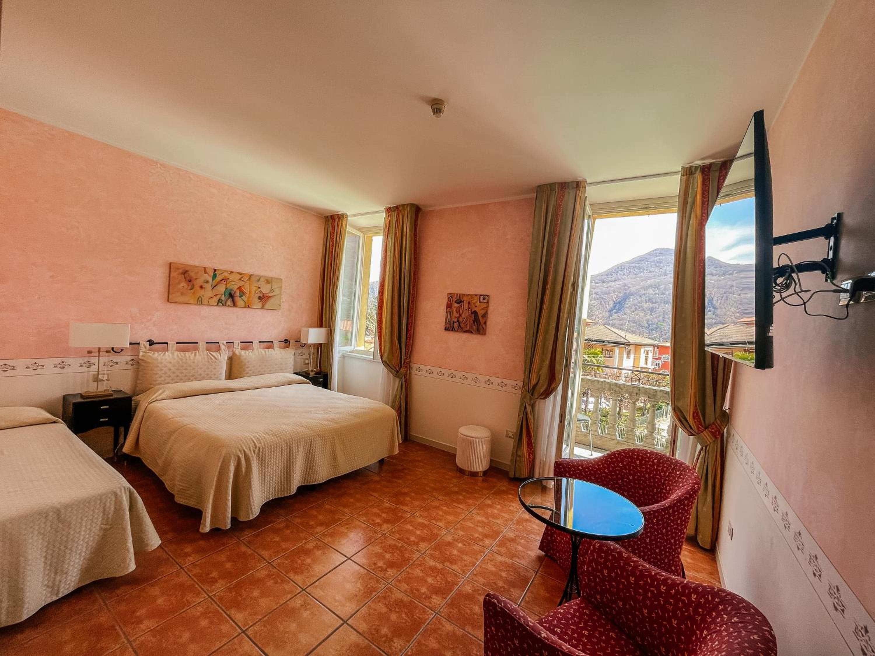 King Room with Balcony photo 3