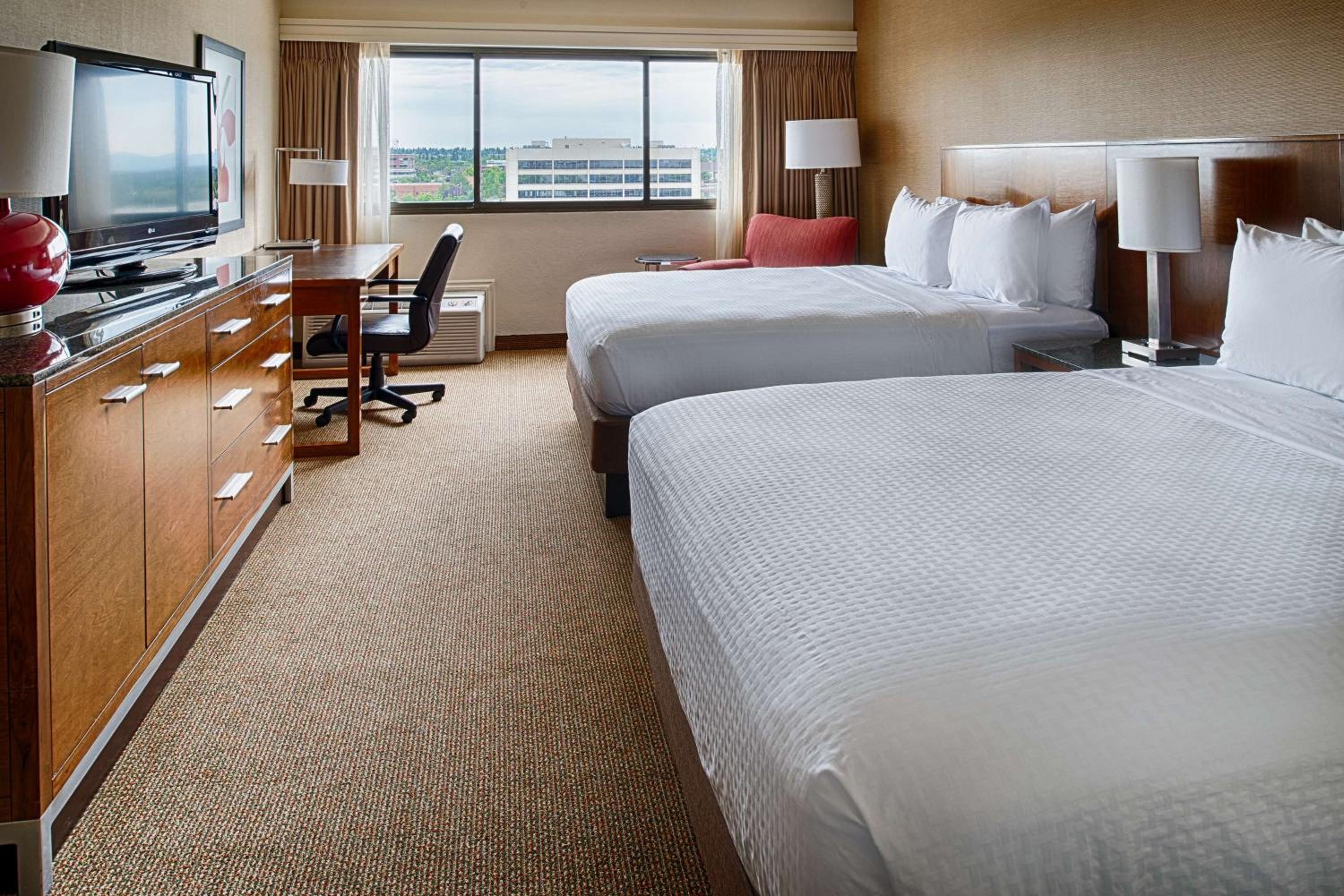 Queen Room with Two Queen Beds - River View - Photo 1