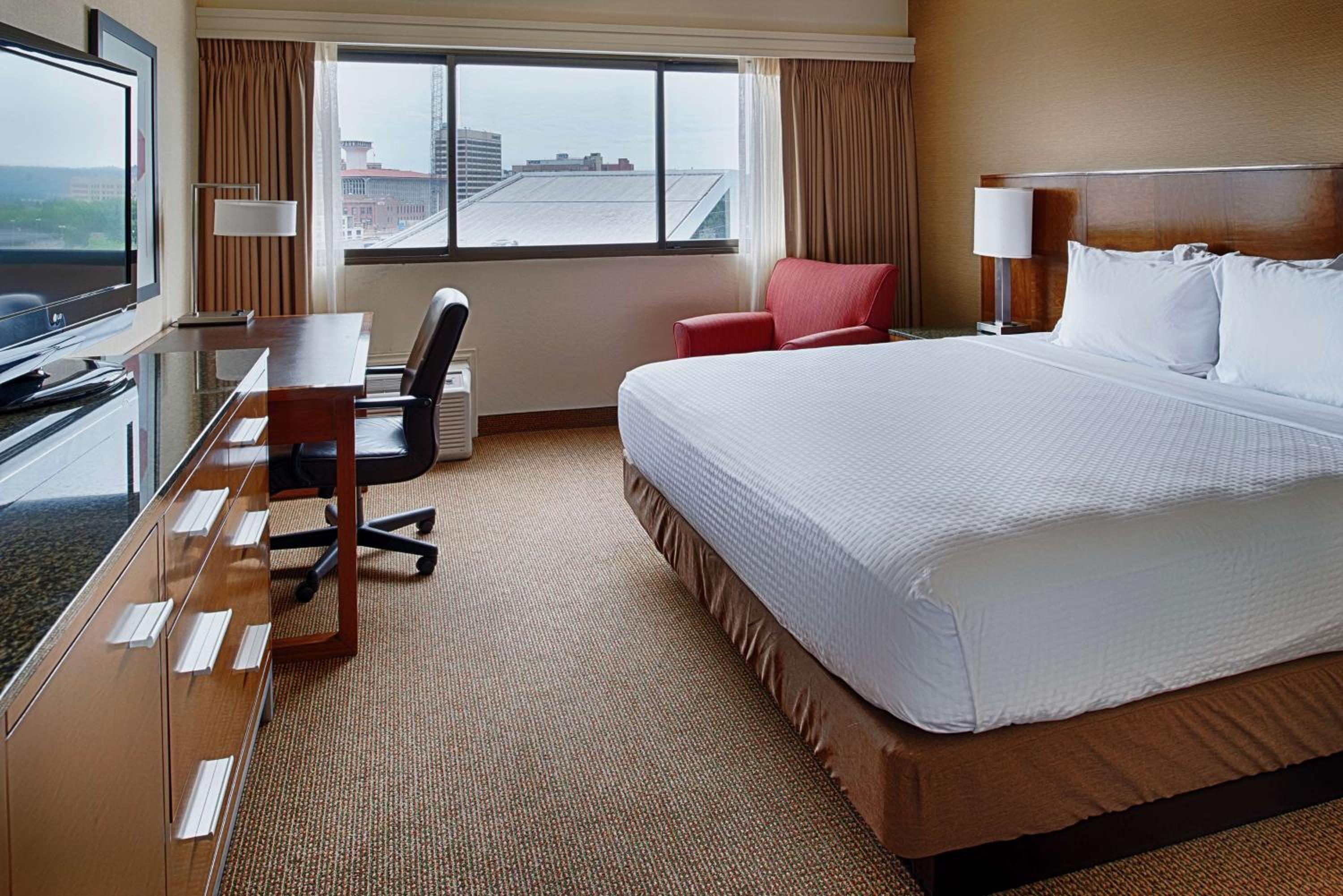 Standard King Room - Photo 4