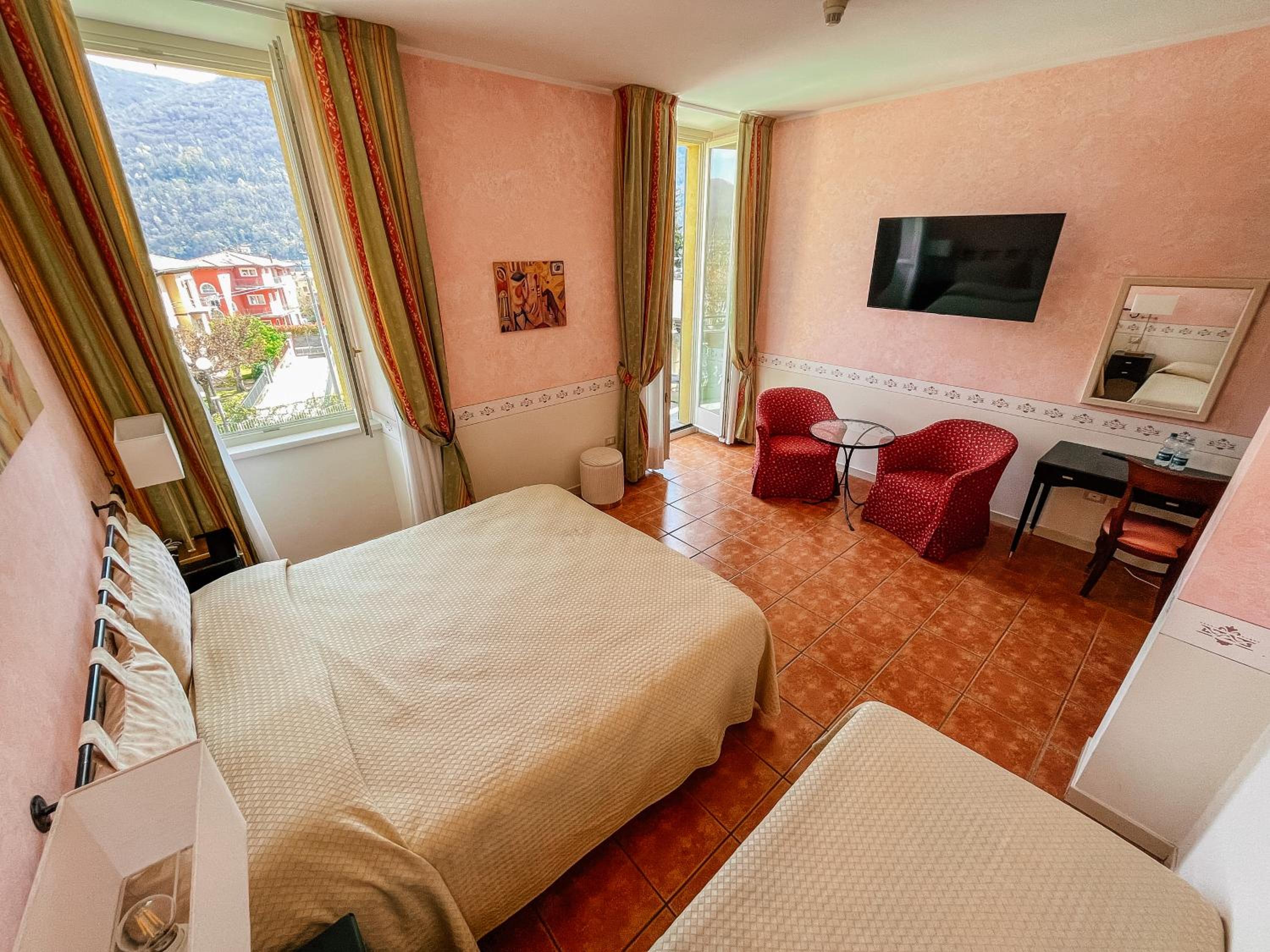King Room with Balcony photo 2