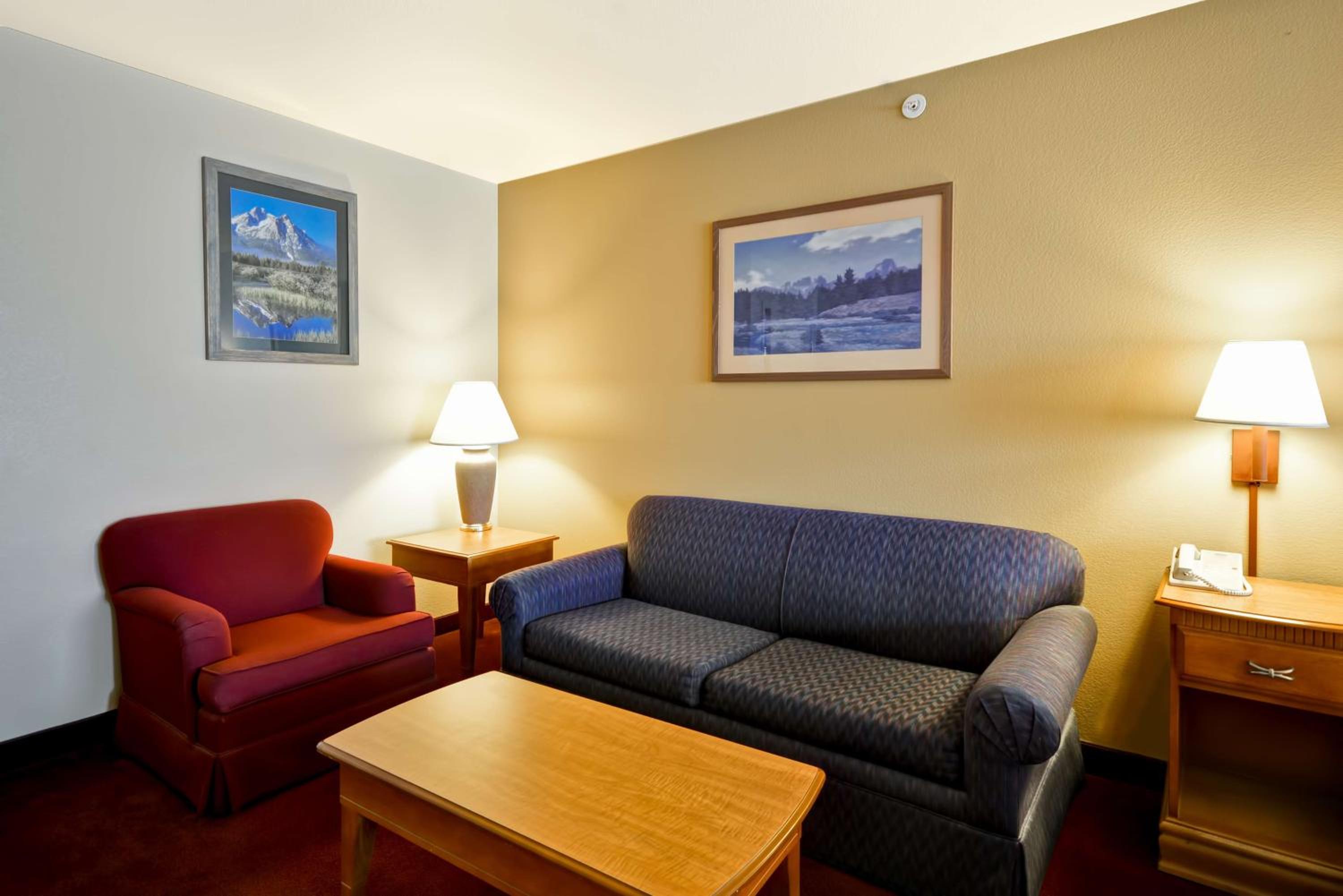 Deluxe King Room with Whirpool - Non-Smoking - Photo 1