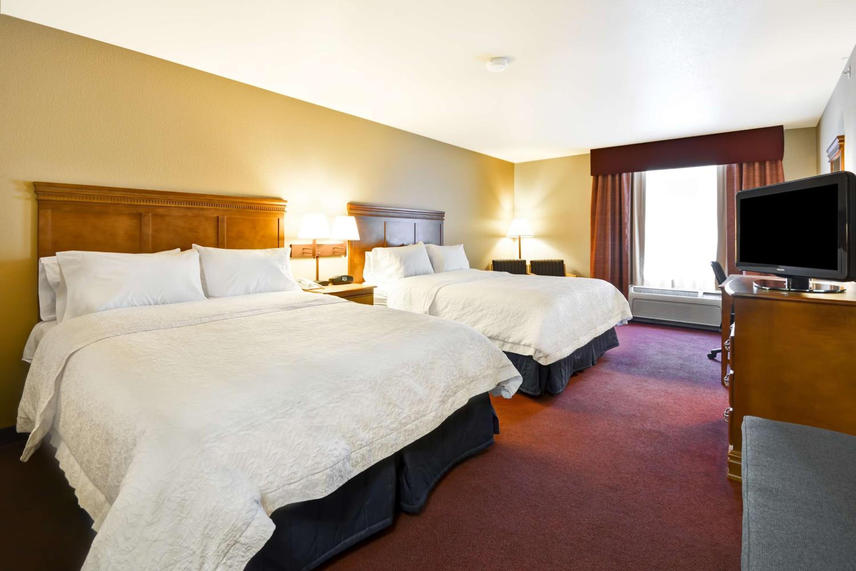 Room with Two Queen Beds - Non-Smoking - Photo 1