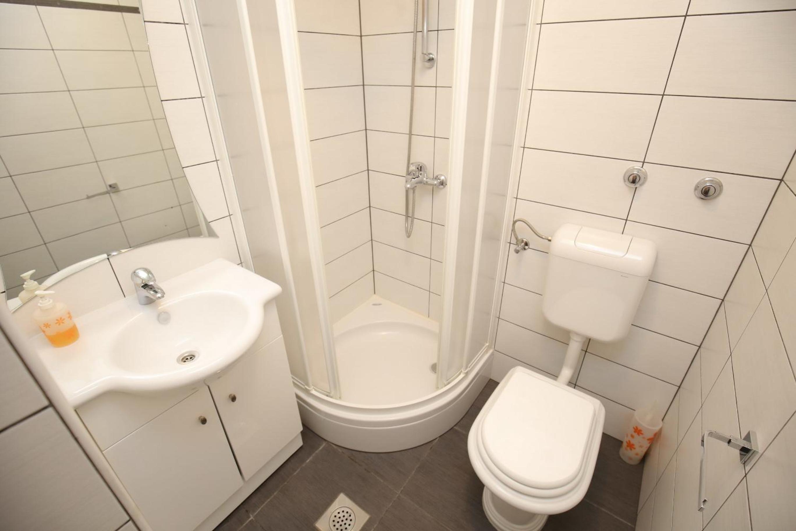 One-Bedroom Apartment with Terrace or Balcony - Photo 16