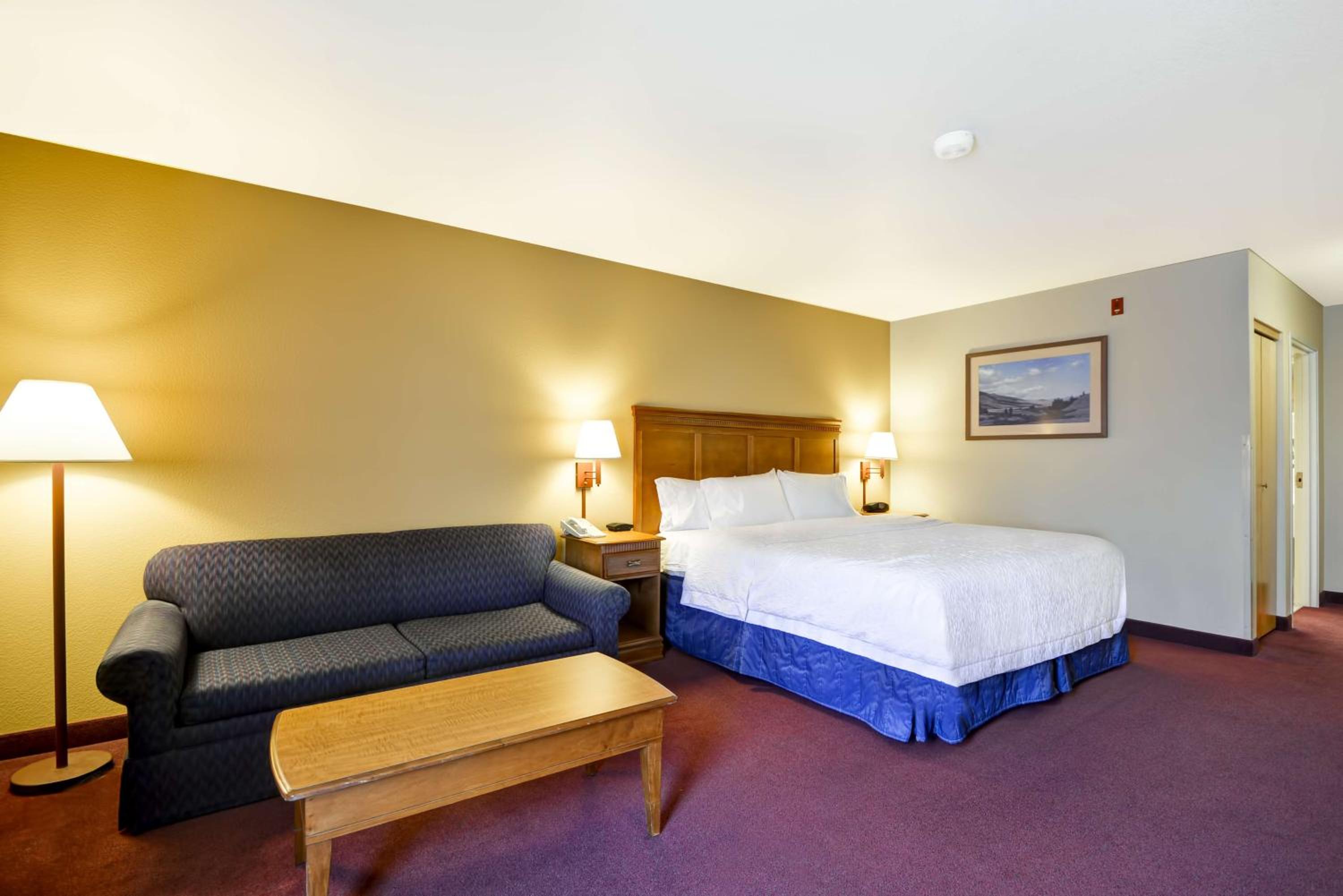 King Room with Sofa Bed and Study - Non-Smoking - Photo 1