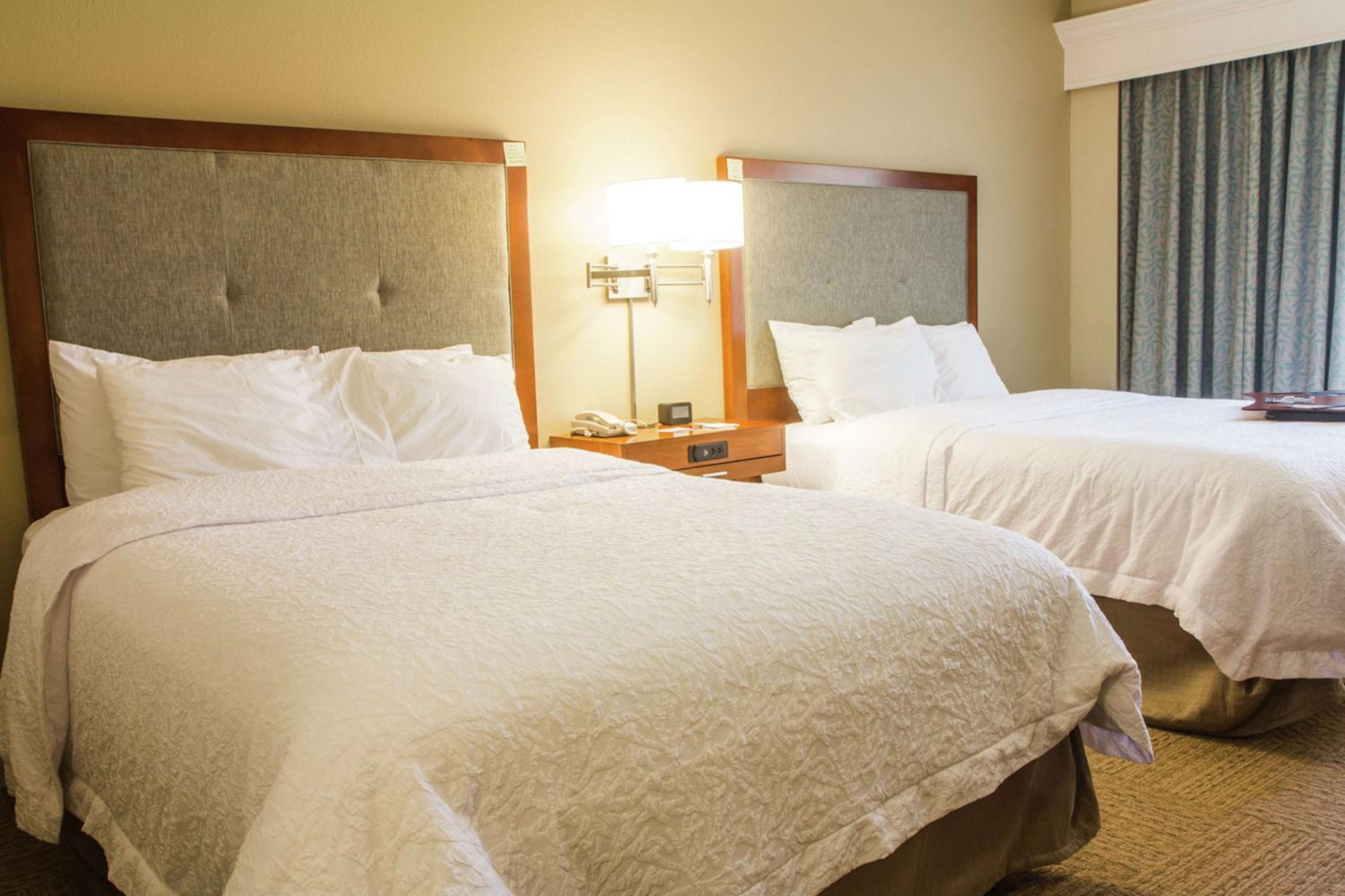 Room with Two Queen Beds - Non-Smoking - Photo 3