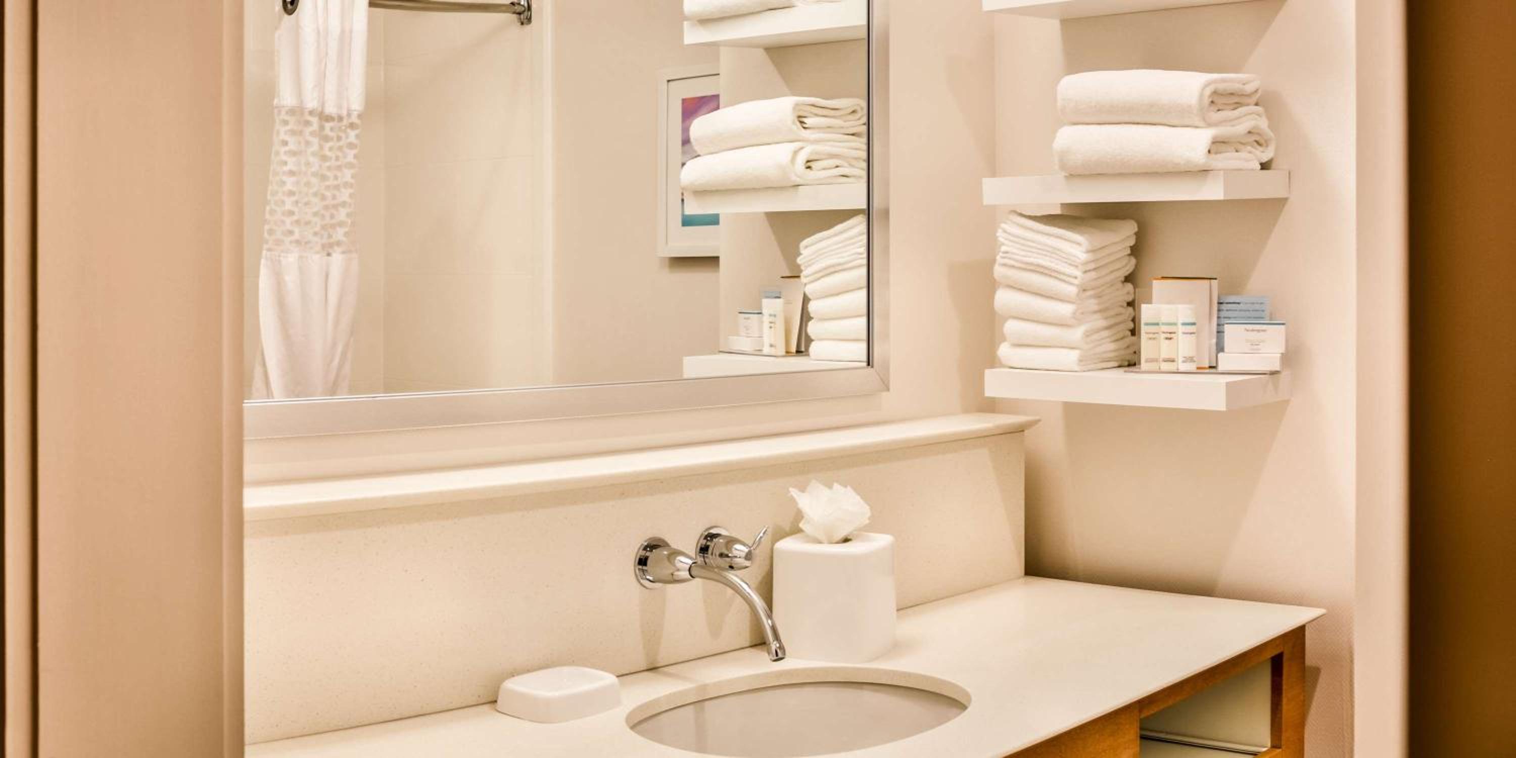 King Room with Accessible Tub - Mobility and Hearing Access/Non-Smoking - Photo 2