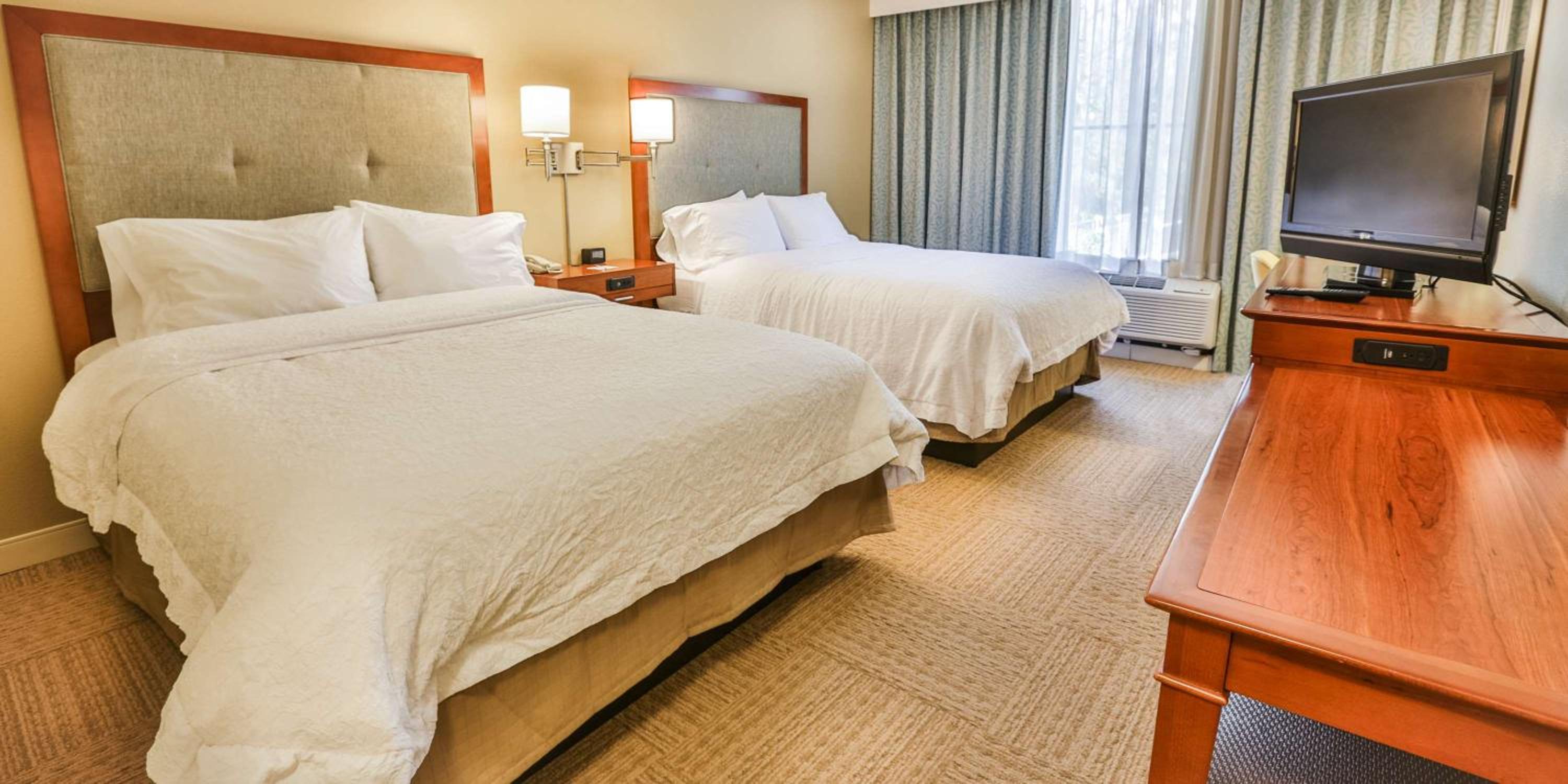 Room with Two Queen Beds - Non-Smoking - Photo 4