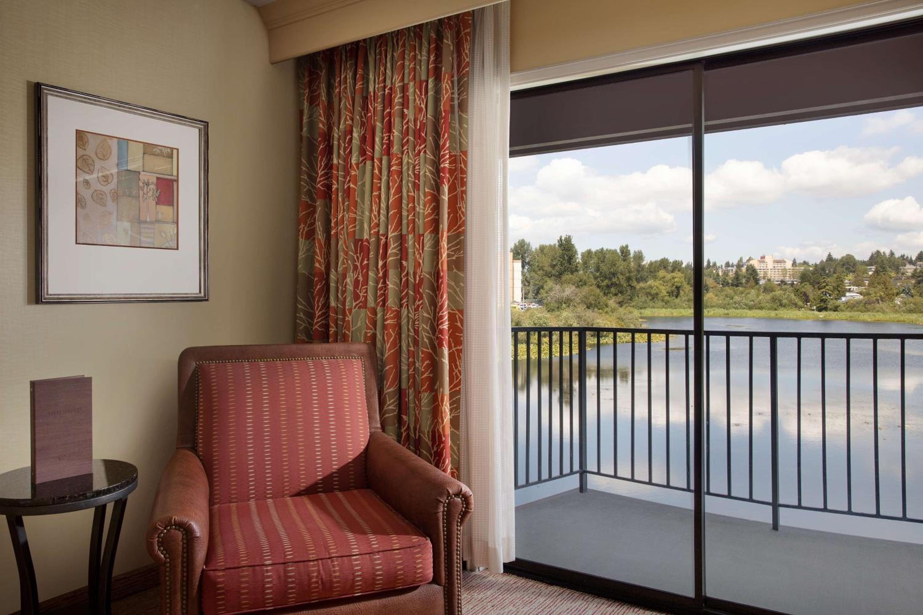 King Room with Balcony - Photo 2