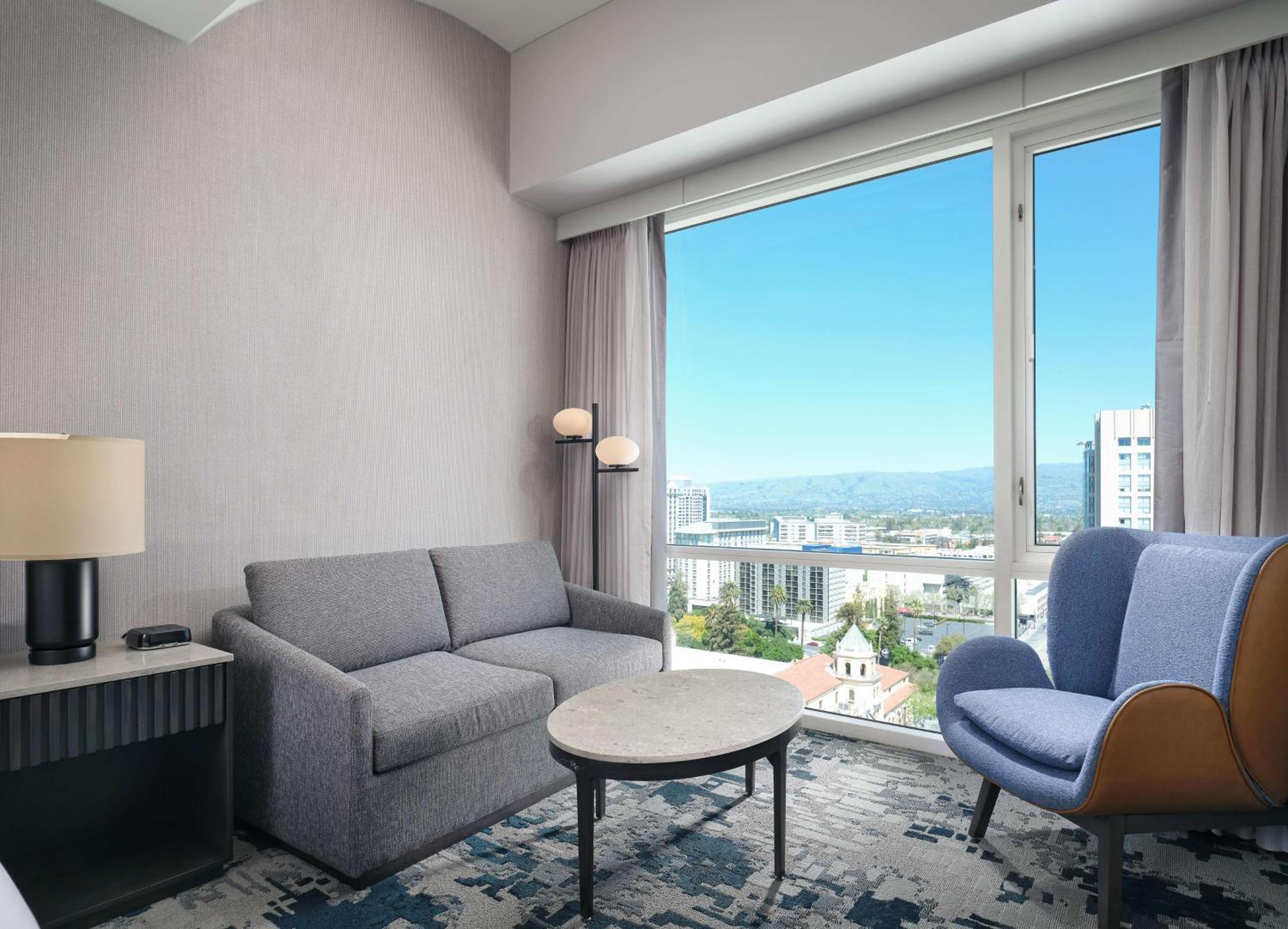 King Room with Skyline View  - Photo 7