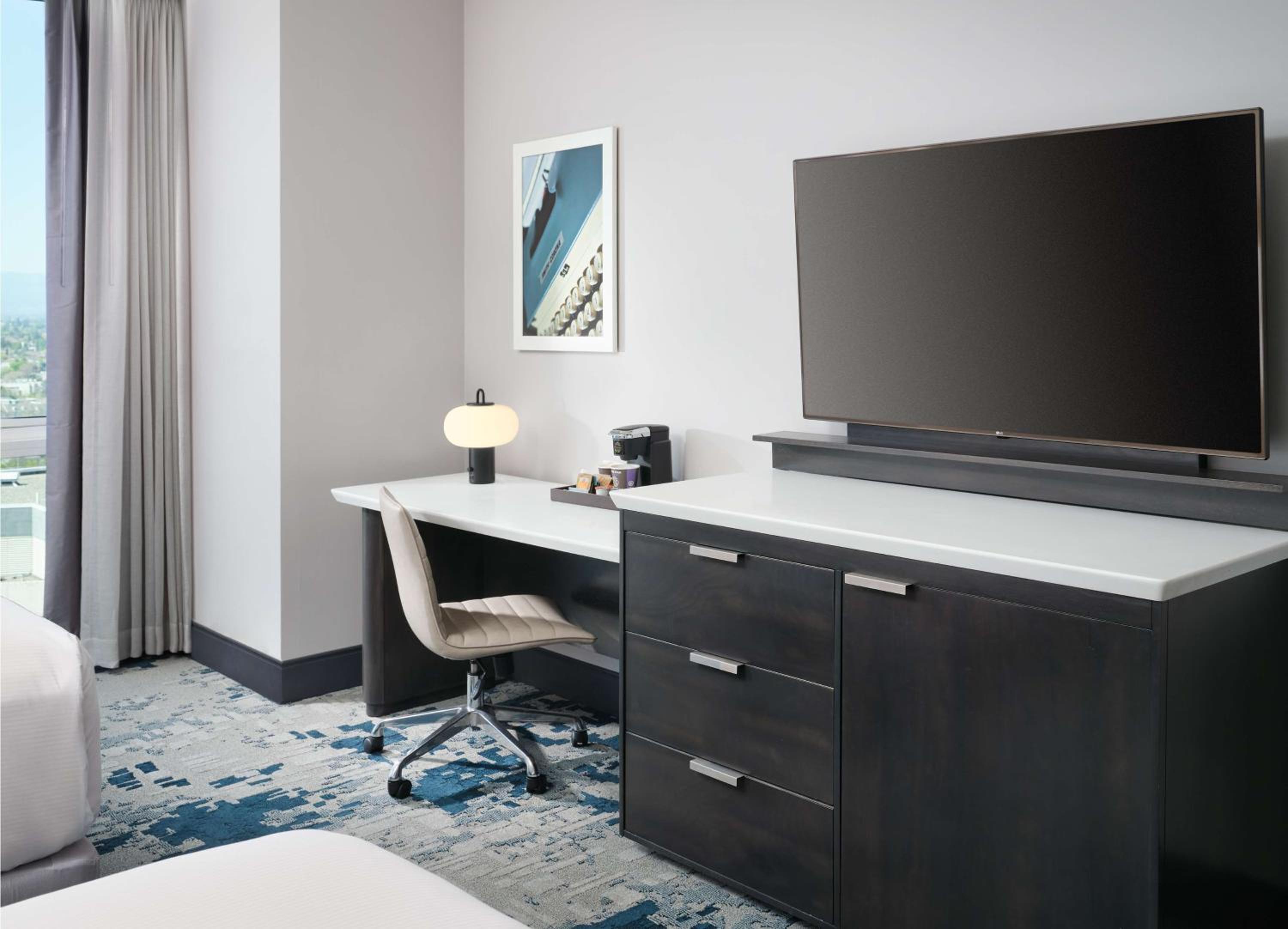 Queen Room with Two Queen Beds and Skyline View - Photo 1